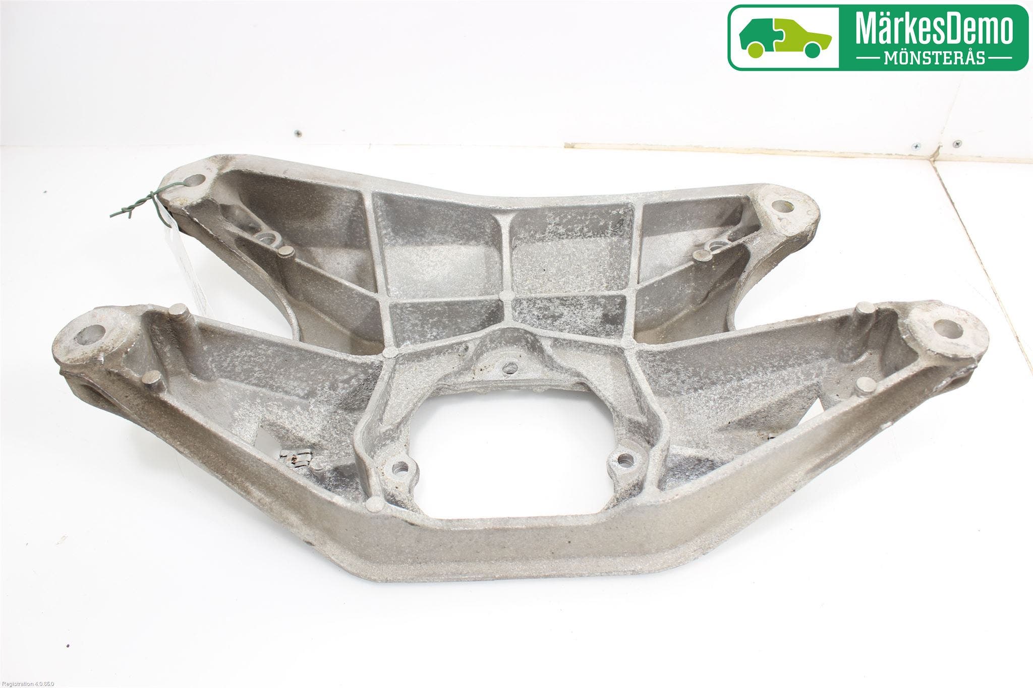 Audi A4 12-15 Växellådsbalk