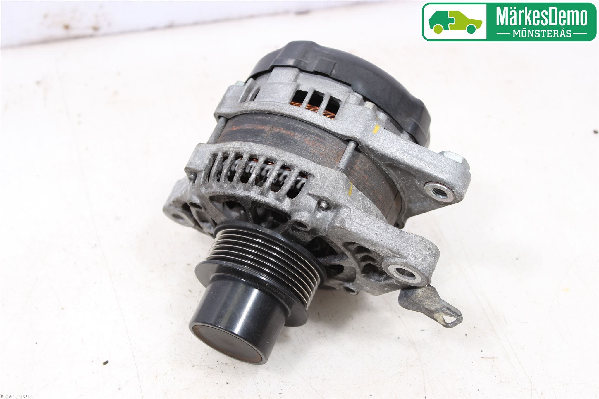 Toyota YARIS XP130 12-14 Generator