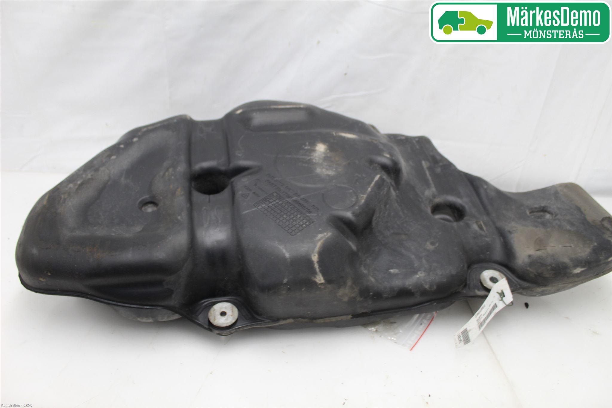 Toyota AVENSIS 09-15 Bränsletank Diesel