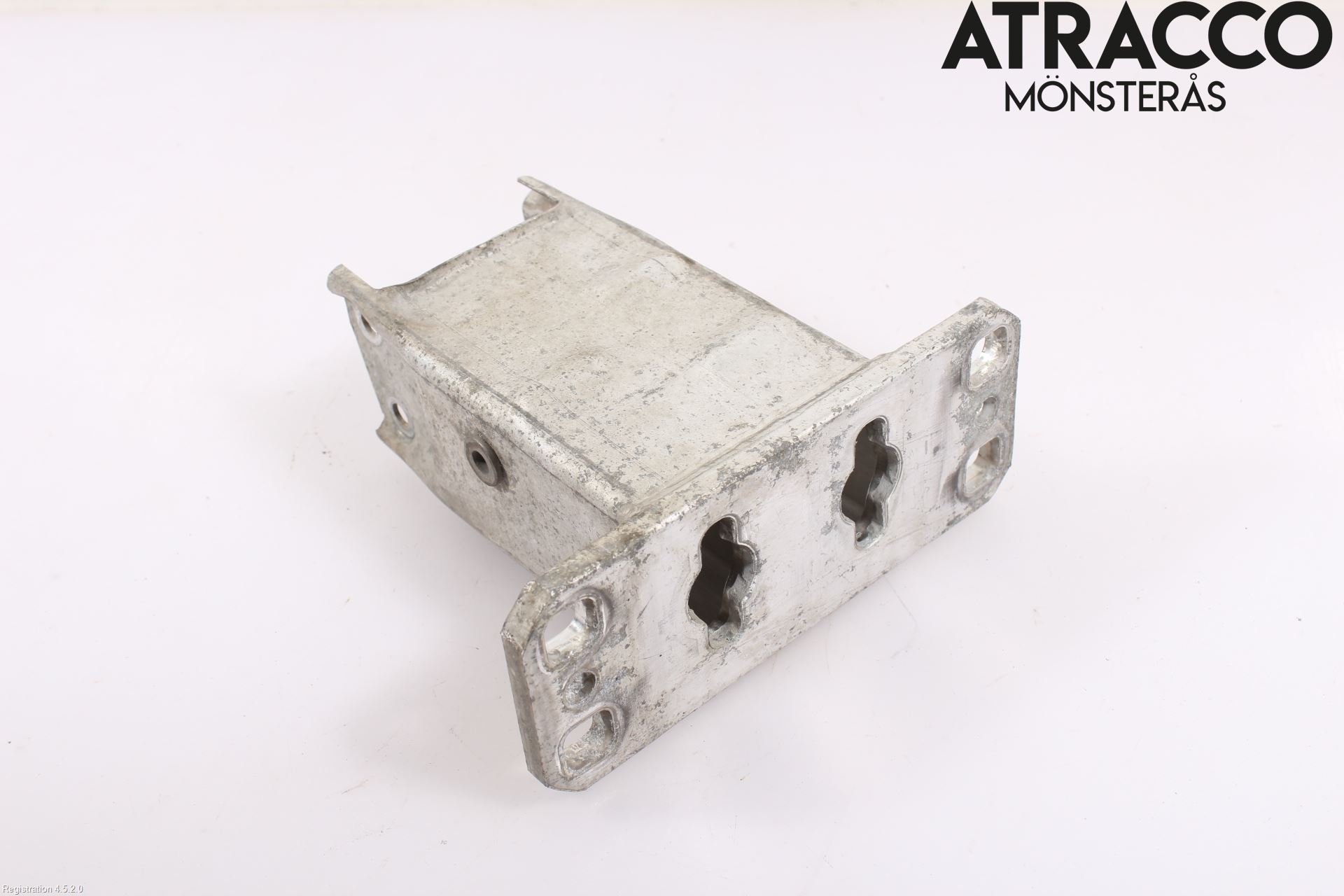 BMW 5 E60/61 Sed/Tou 02-10 Stötfångarbärjärn Fram