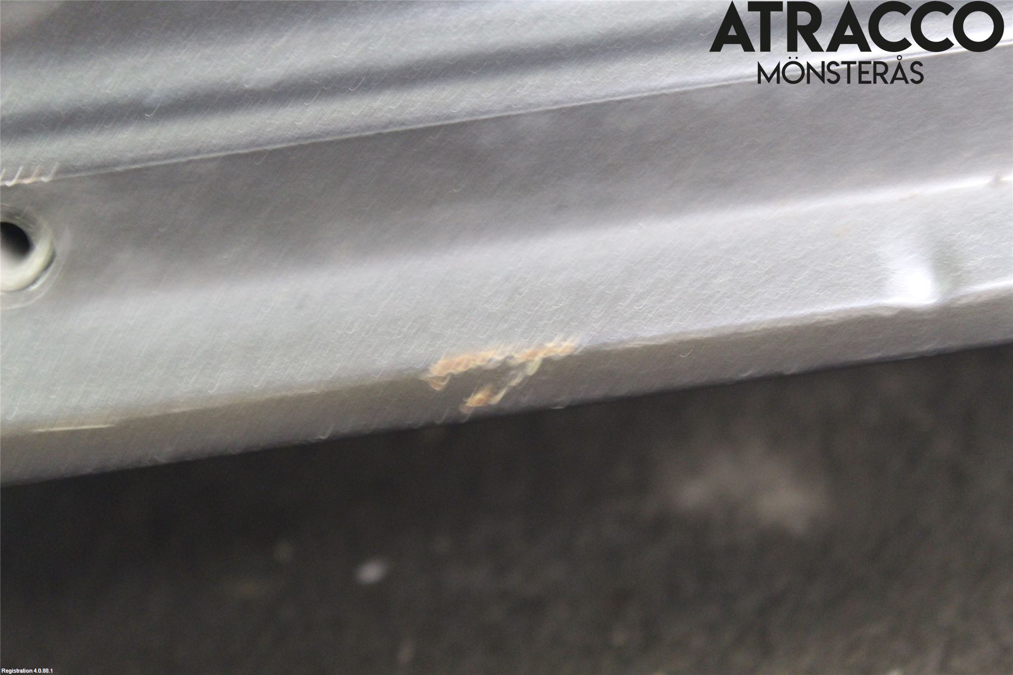 Volkswagen VW JETTA V 06-10 Dörr Fram Höger