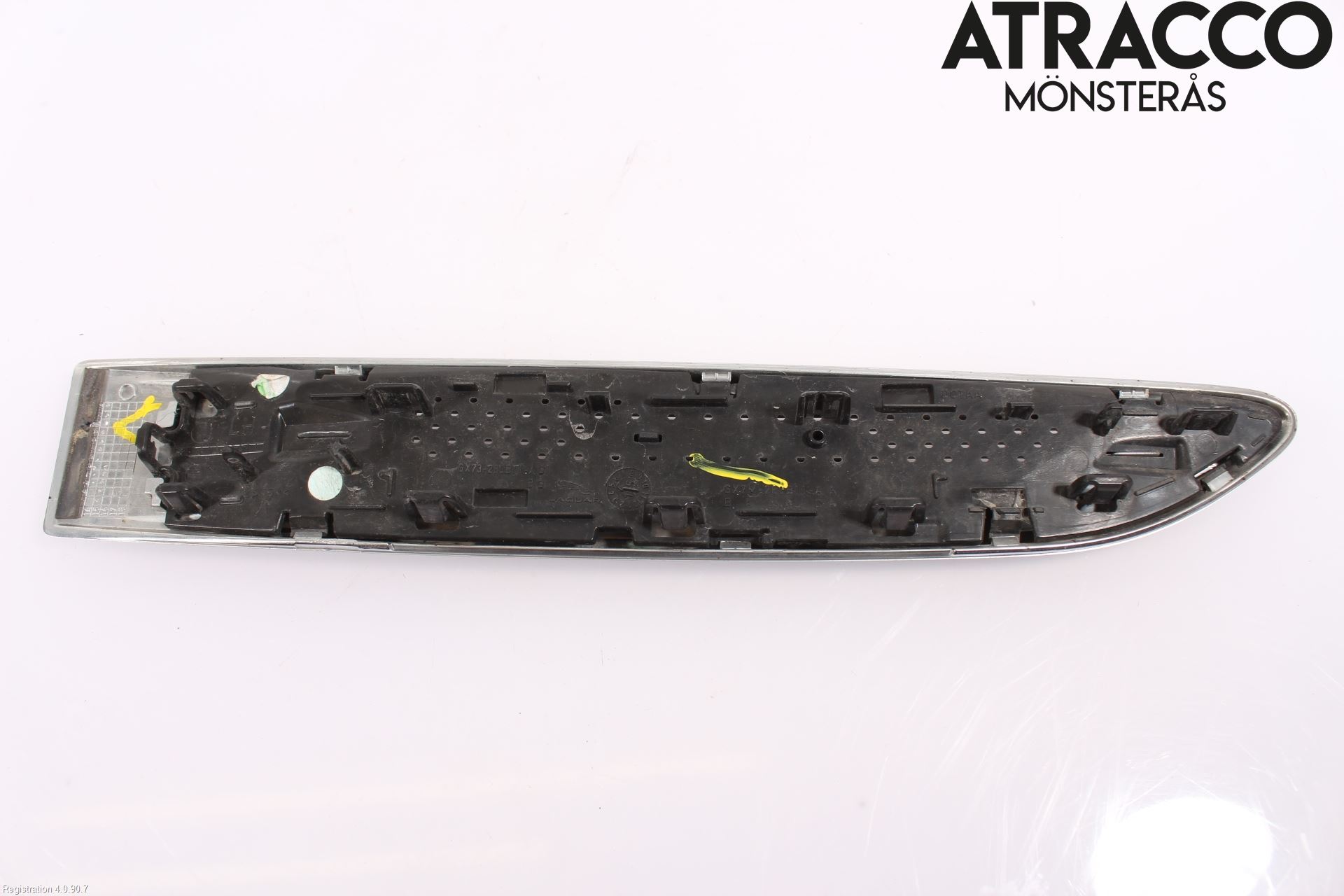 Jaguar XE (X760) 15-24 List Framskärm Vä