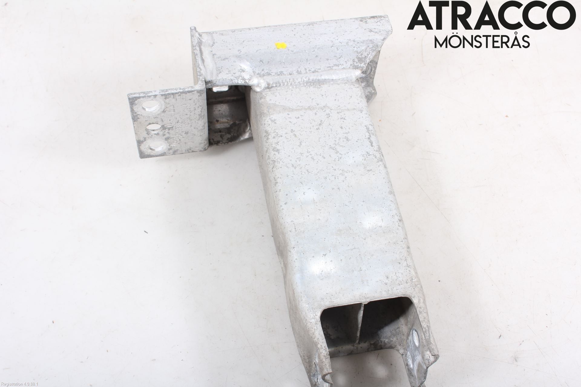 BMW X3 E83     03-10 Stötfångarbärjärn Fram