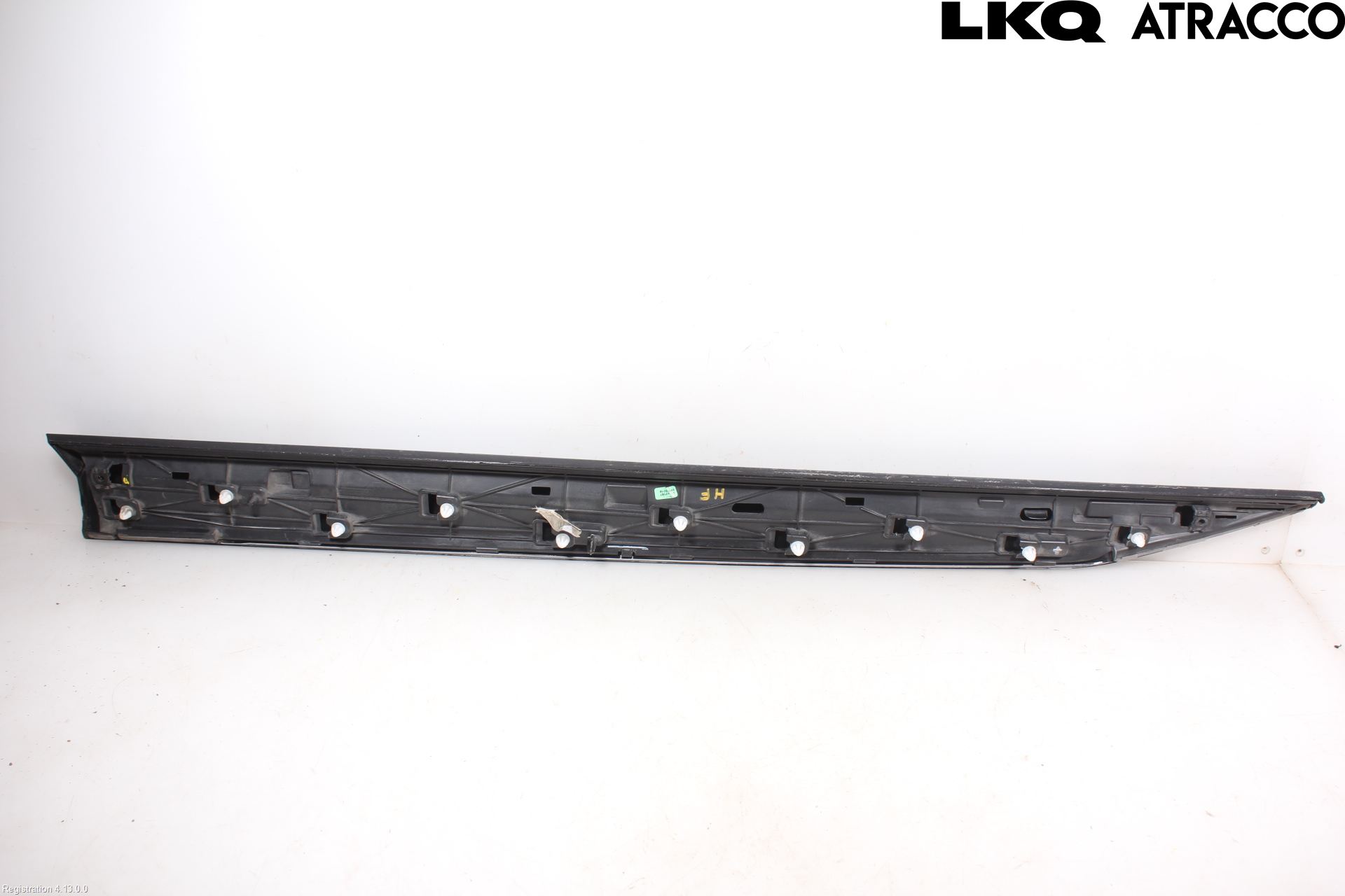 Skoda SUPERB 16-24 Dörr Dekorlist Fram Hö