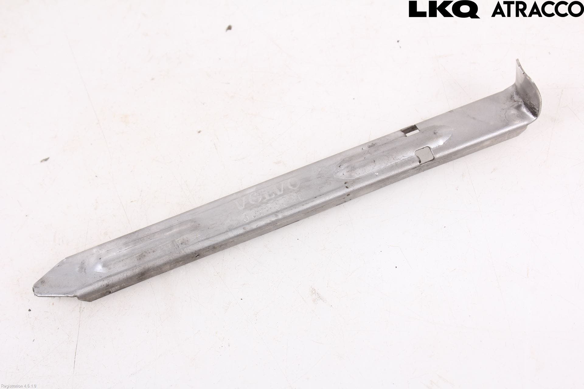 Volvo V70 08-13 Strålkast Fästsarg