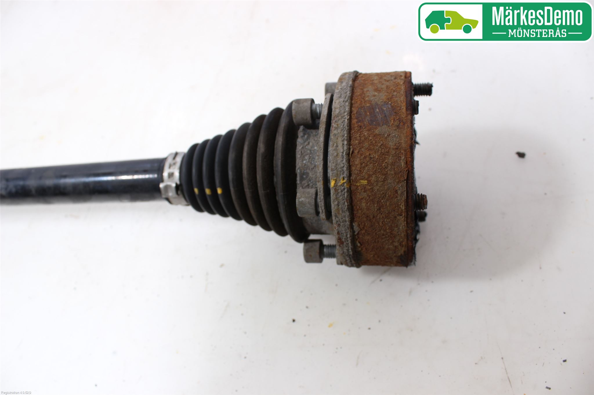 Volkswagen VW PASSAT 15-19 Drivaxel Bak Vänster