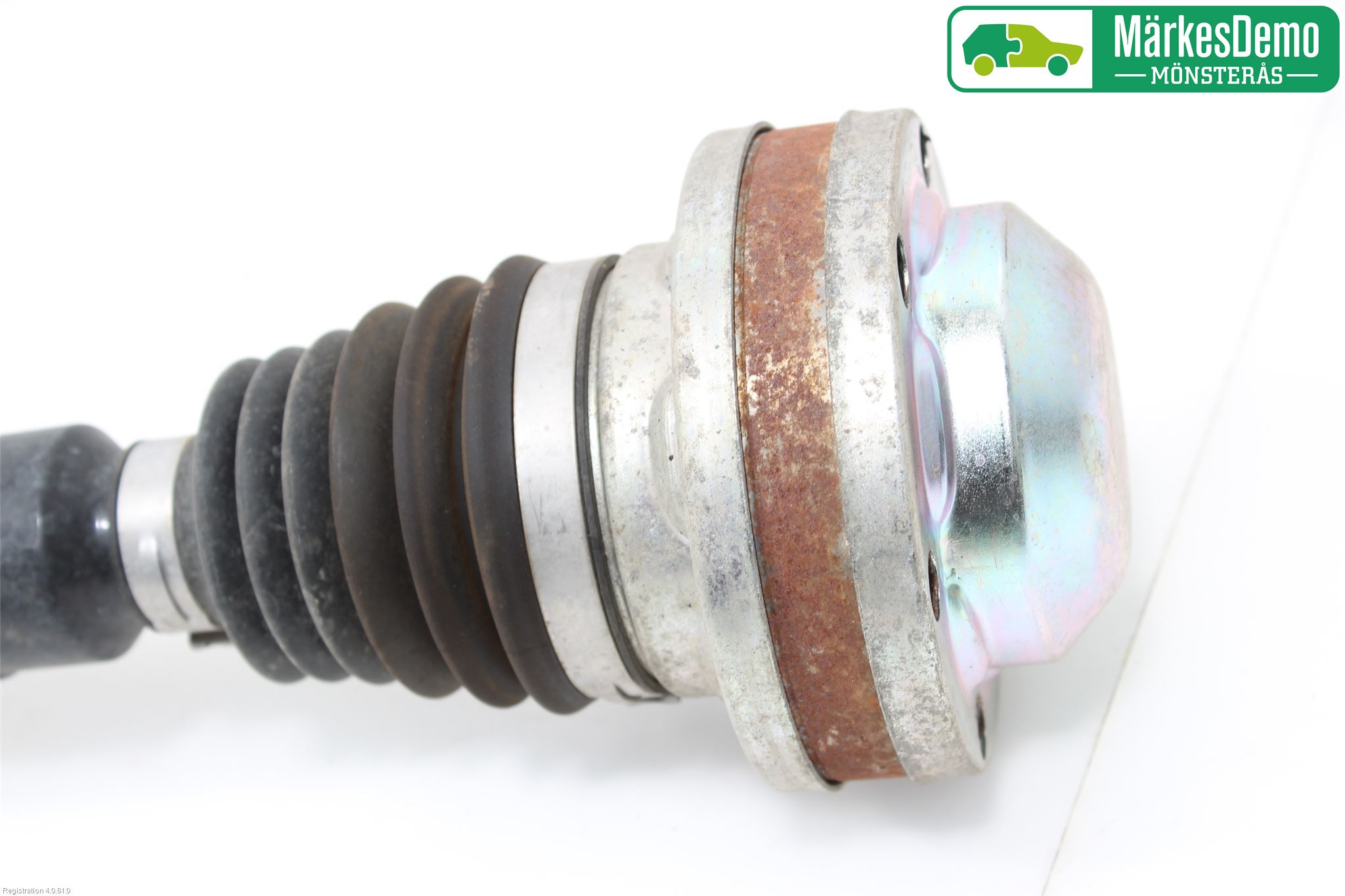 Volkswagen VW CADDY 11-15 Drivaxel Fram Höger