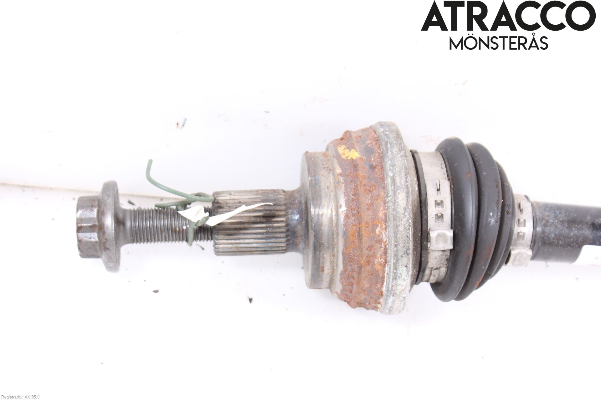 Volkswagen VW PASSAT 15-19 Drivaxel Bak Höger