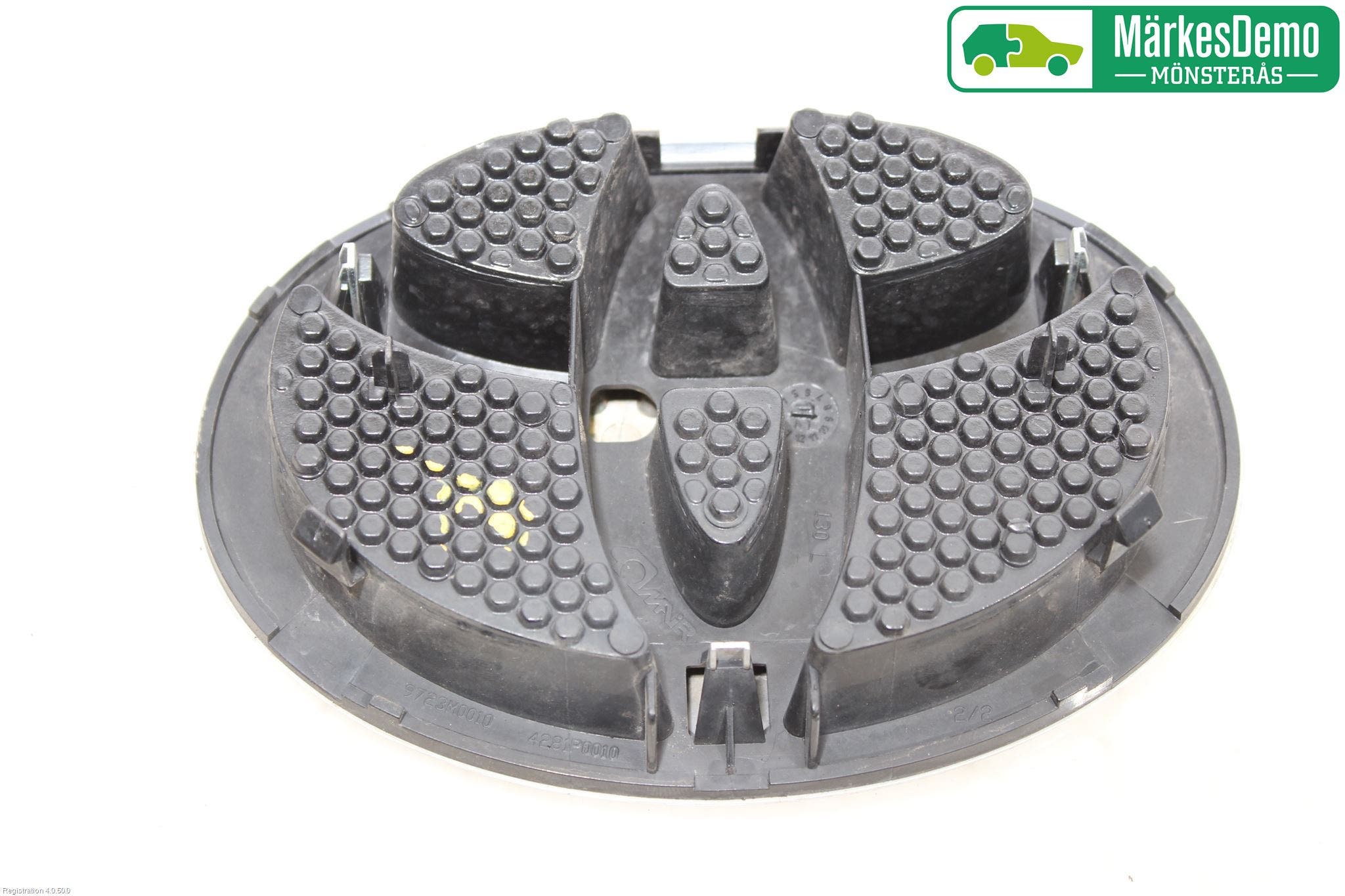 Toyota YARIS XP130 12-14 Emblem