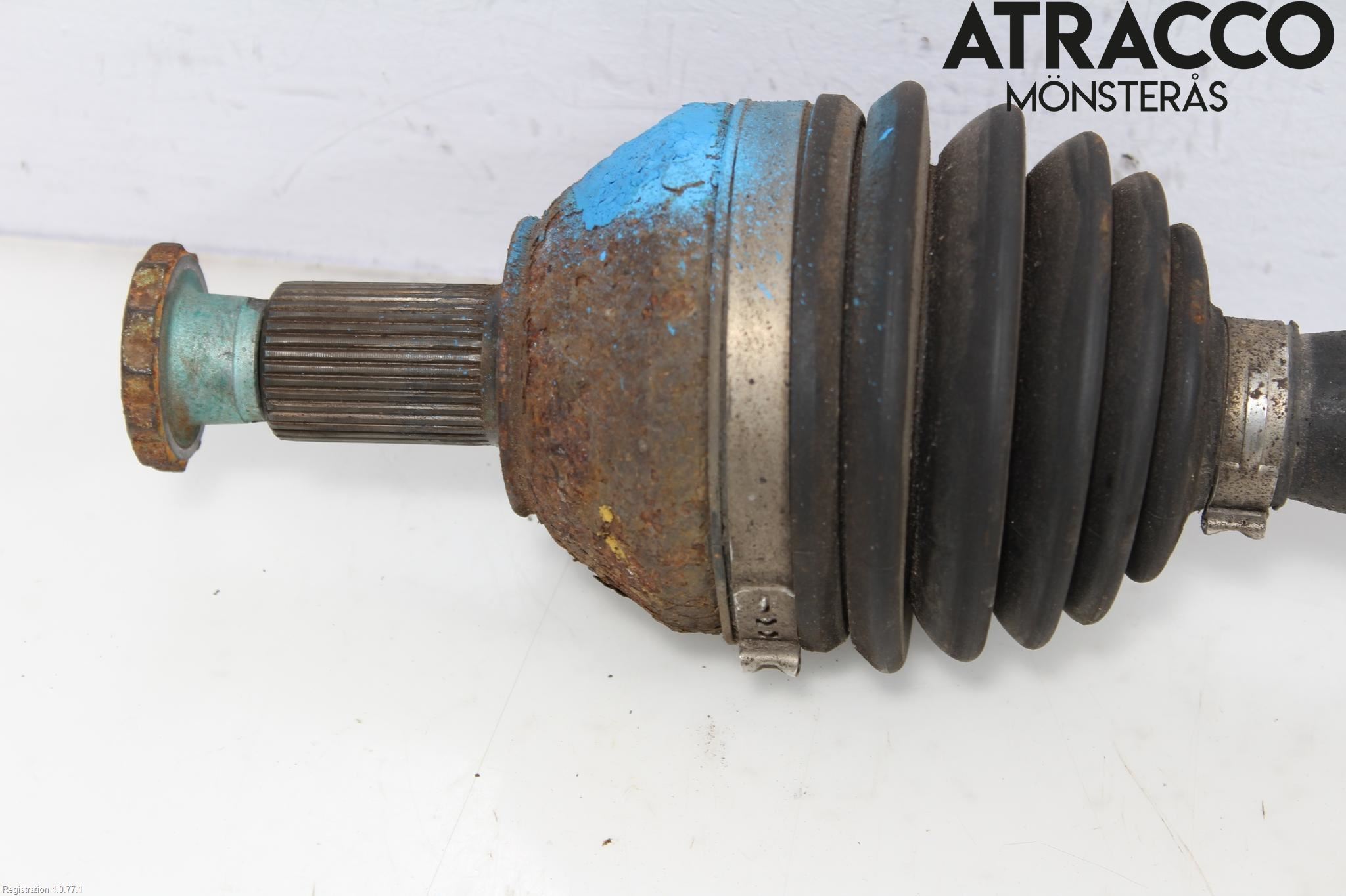 Volkswagen VW POLO 10-17 Drivaxel Fram Höger