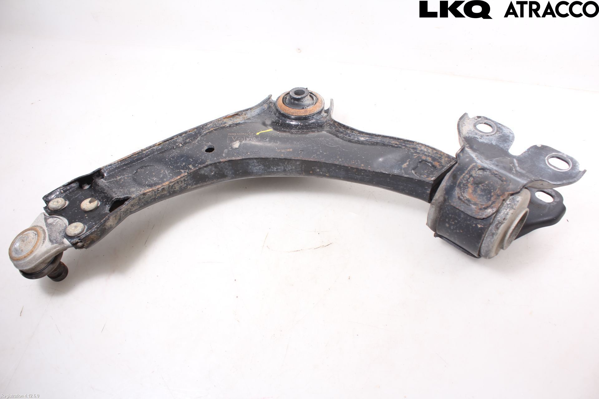 Volvo XC70 08-13 Bärarm Fram Undre Hö