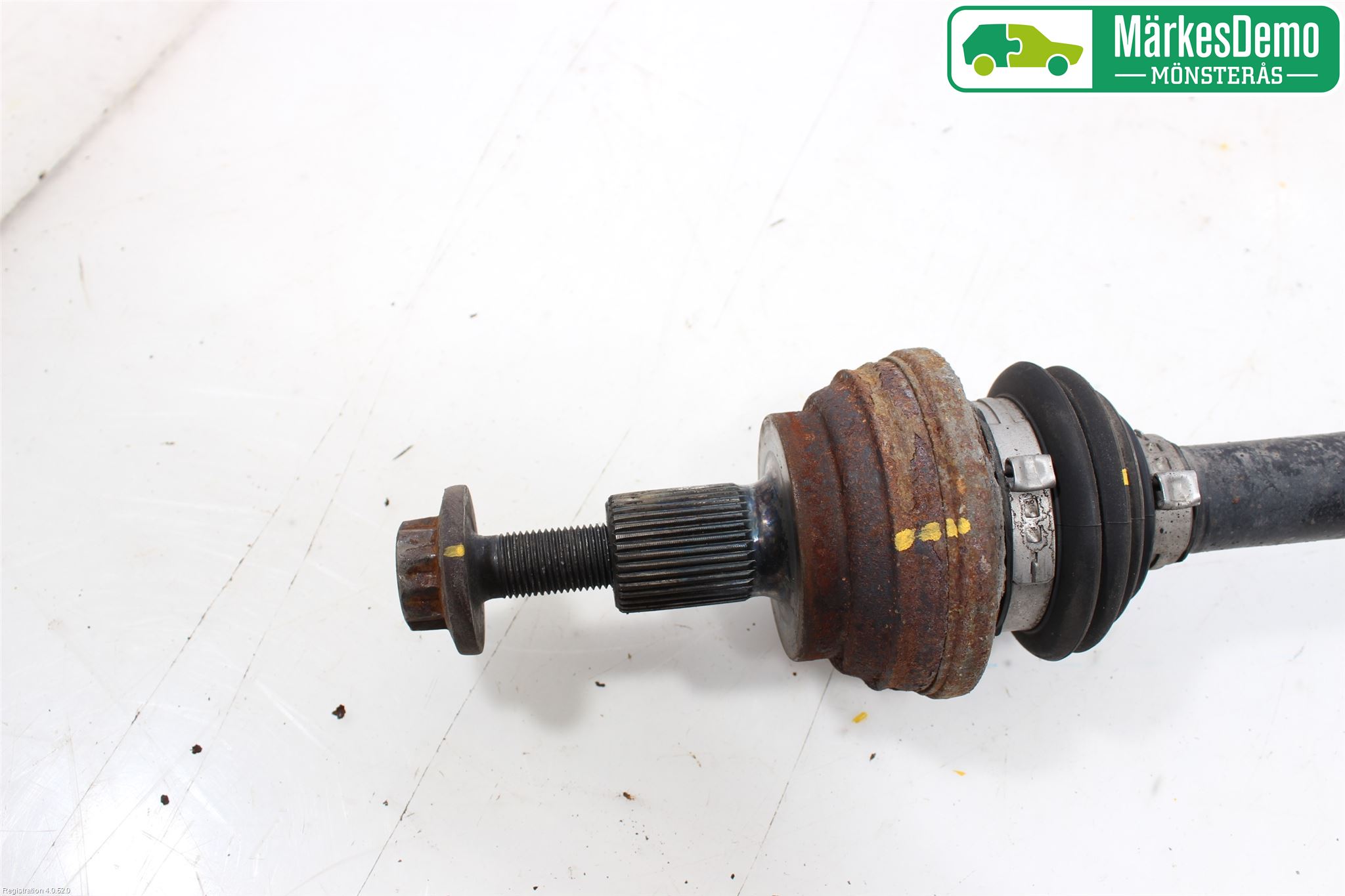Volkswagen VW PASSAT 15-19 Drivaxel Bak Höger
