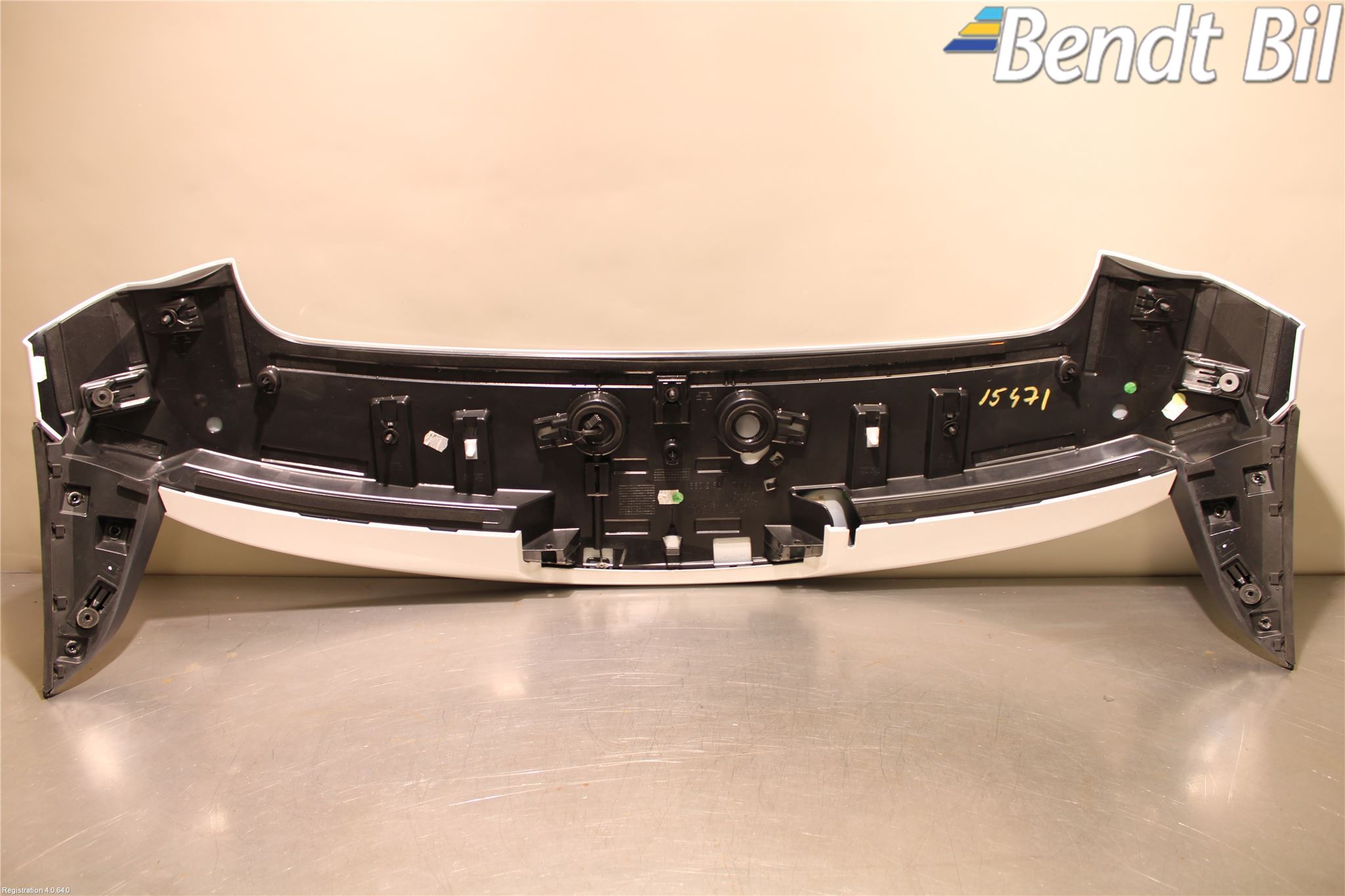 Opel INSIGNIA 17- Spoiler Baklucka