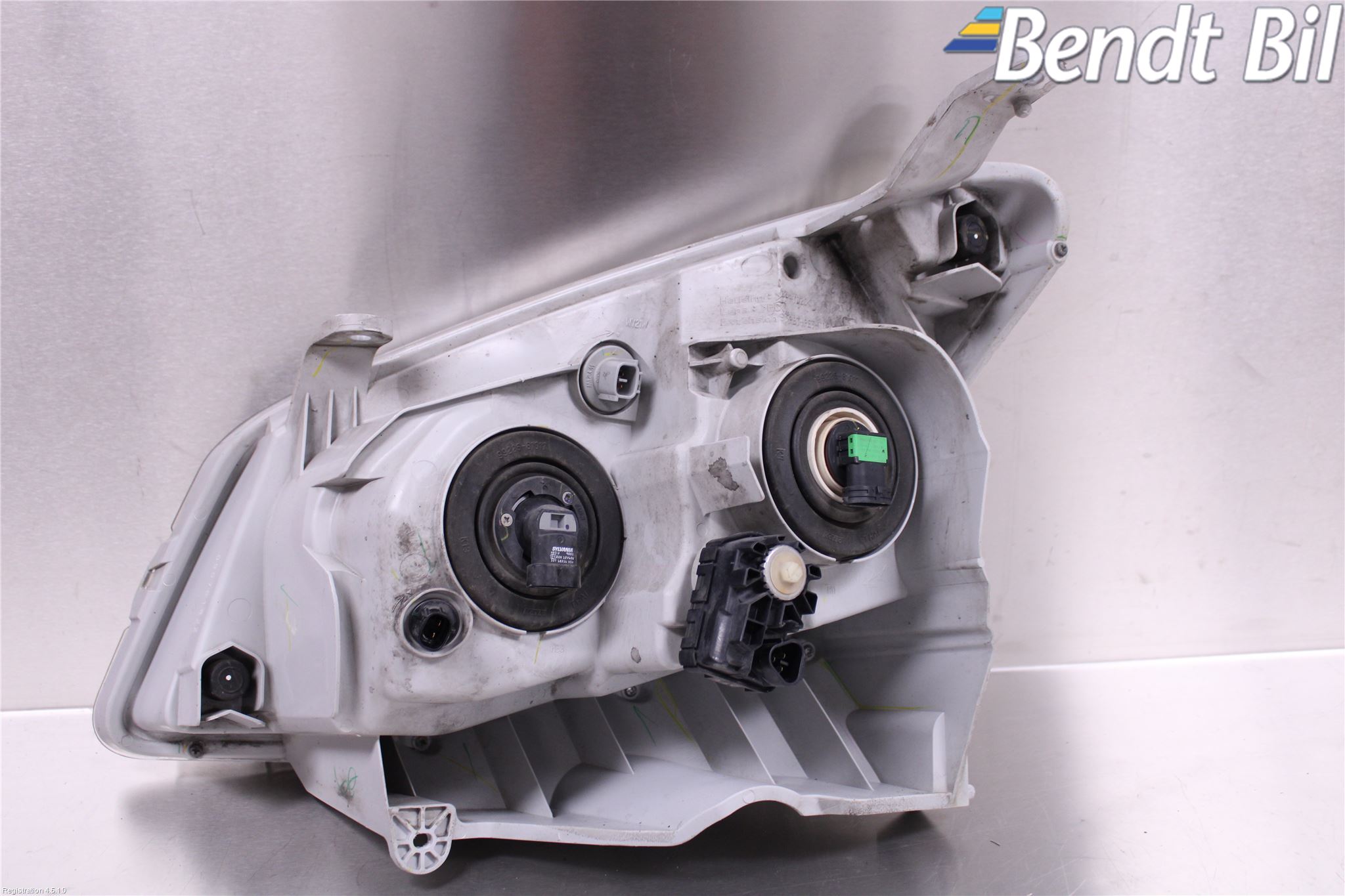 Isuzu D-MAX Strålkastare Höger