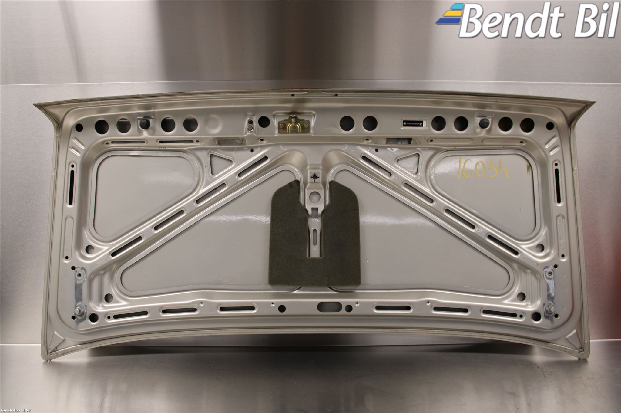 BMW 3 E30 83-94 Baklucka (Ej Med Ruta)