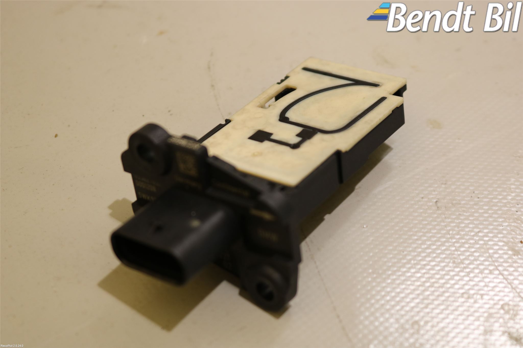 BMW 5 G30/G31/F90 17-23 Injluftmassamätare