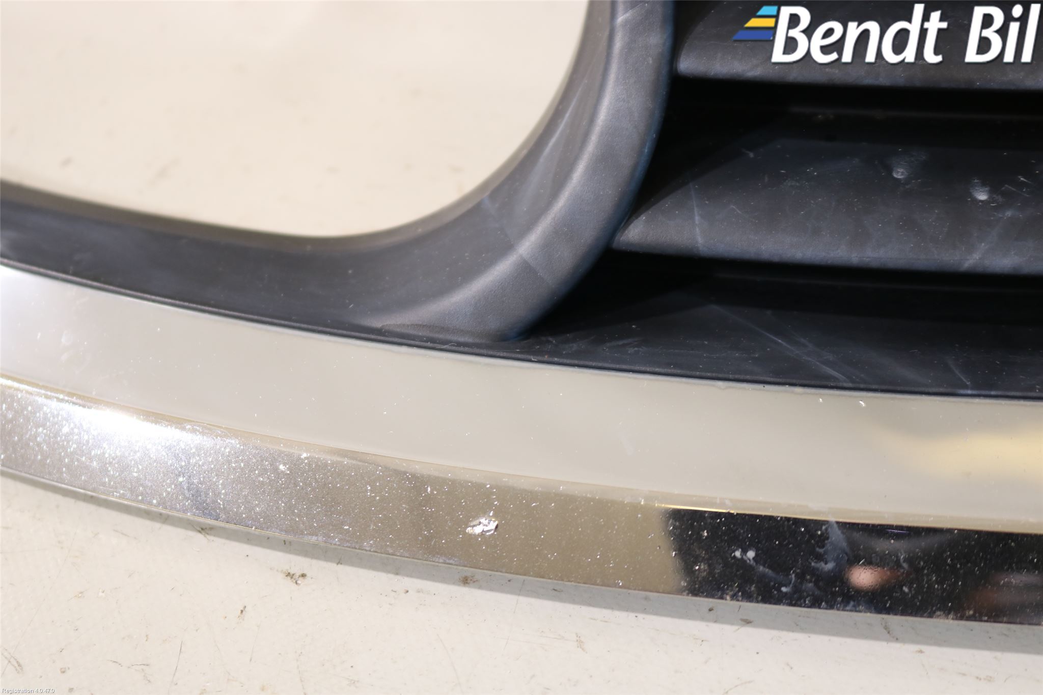 Saab 9-5     06-10 Strålkastarsarg Höger