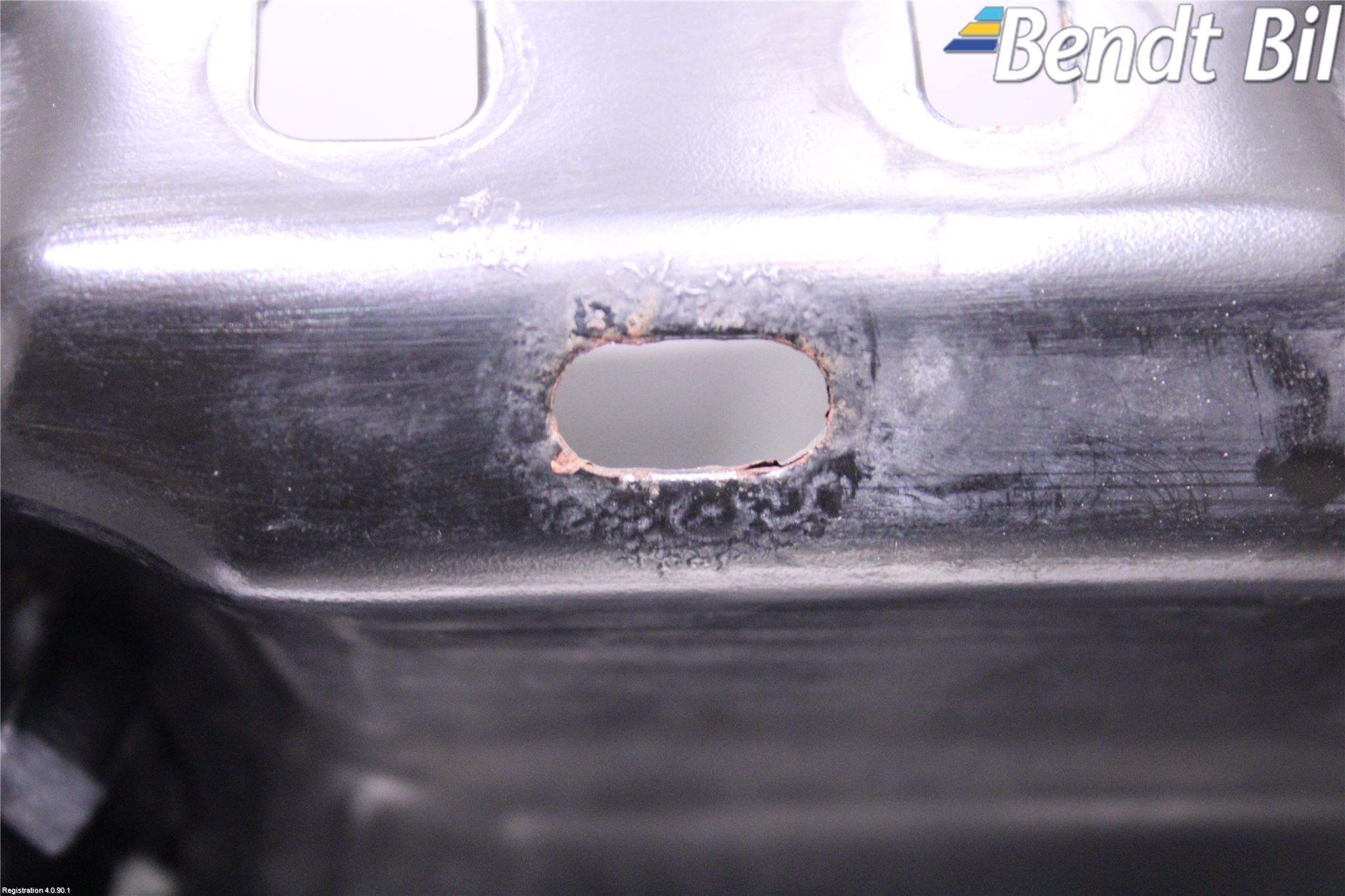 BMW 1 F20/F21 11-19 Front Huvlåsplåt-Balk