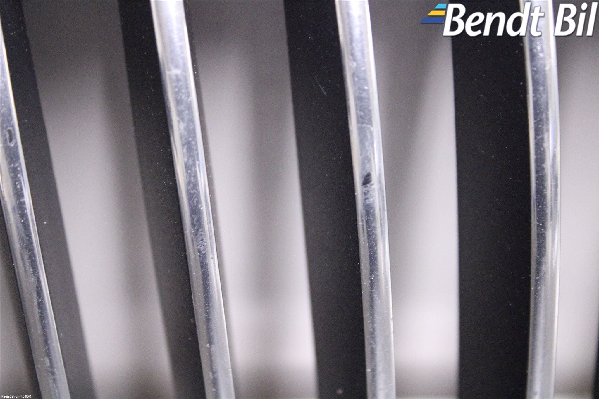 BMW 5 F10/F11/F18 09-17 Grilldel Höger