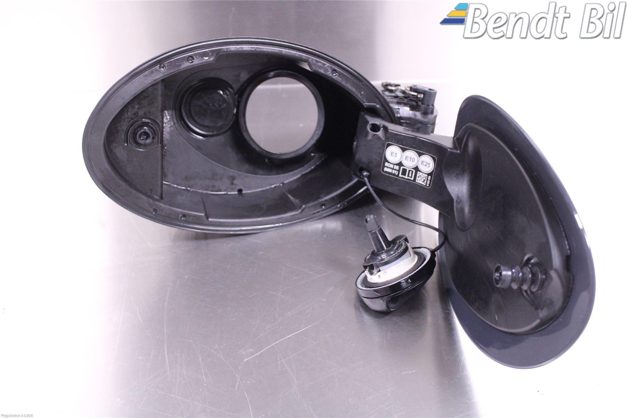 Mini COOPER CLUBMAN F54 16- Tanklucka