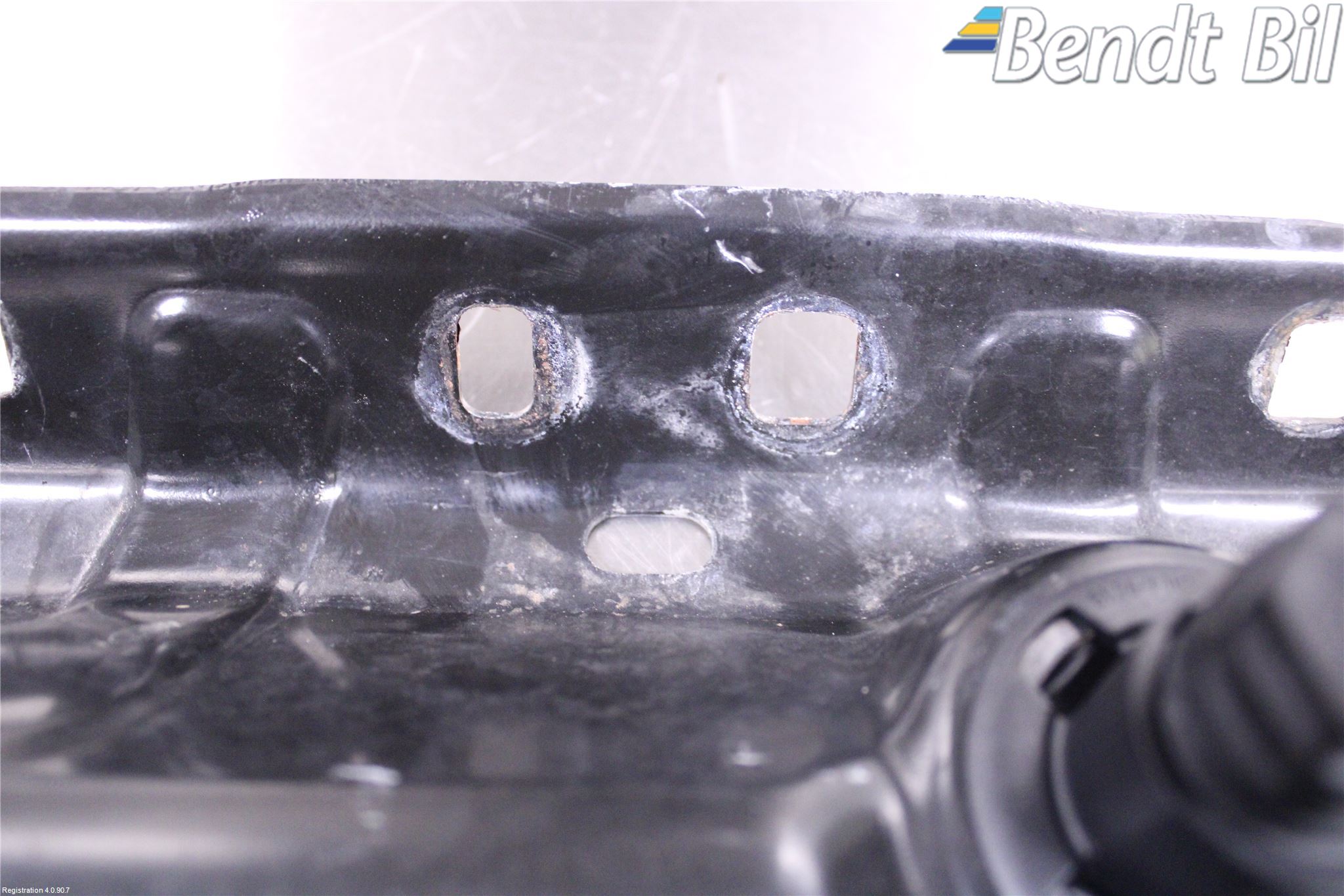 BMW 3 F30/F31/F80 12-19 Front Huvlåsplåt-Balk