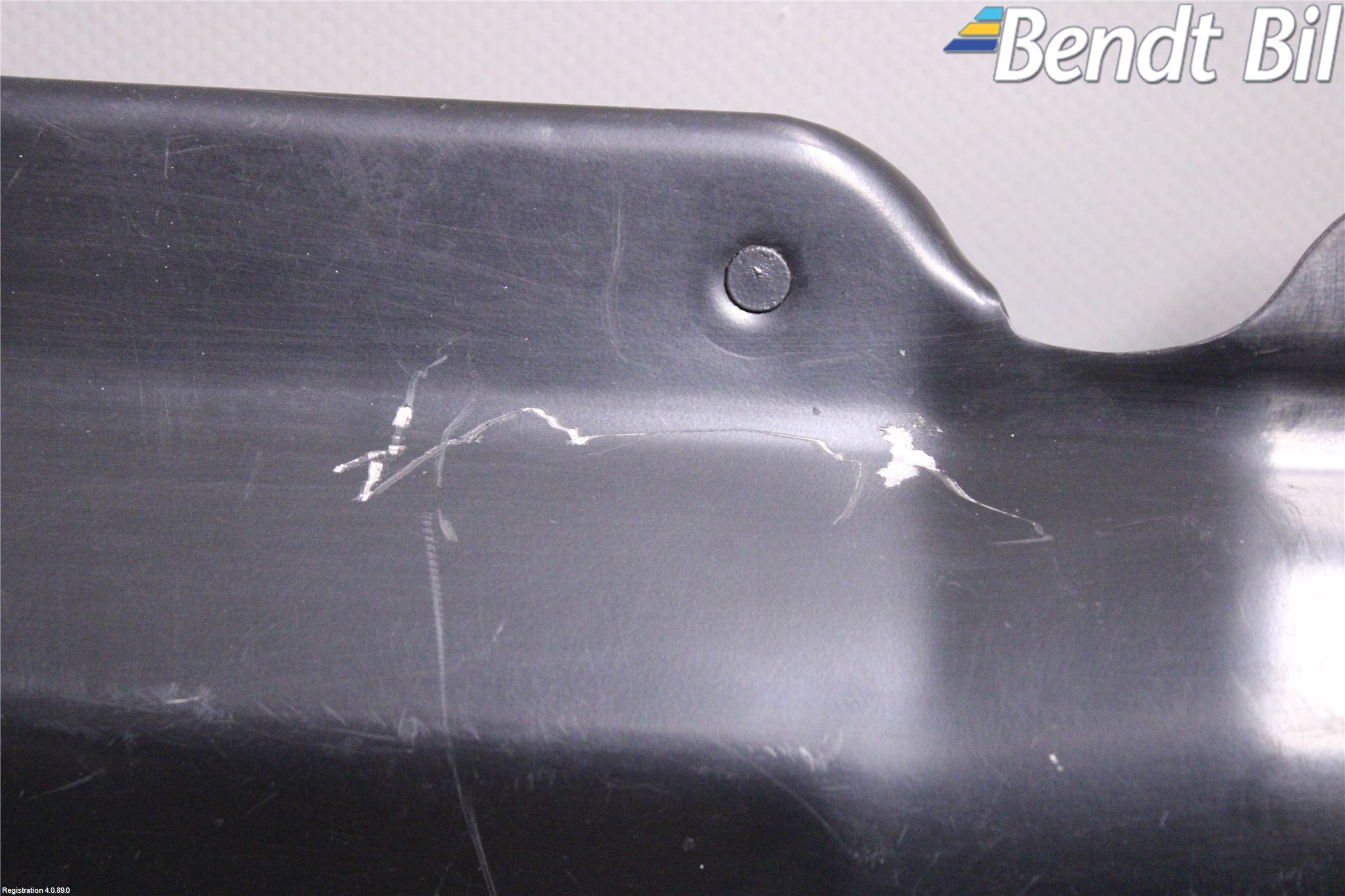 BMW 5 E60/61 Sed/Tou 02-10 Front Huvlåsplåt-Balk