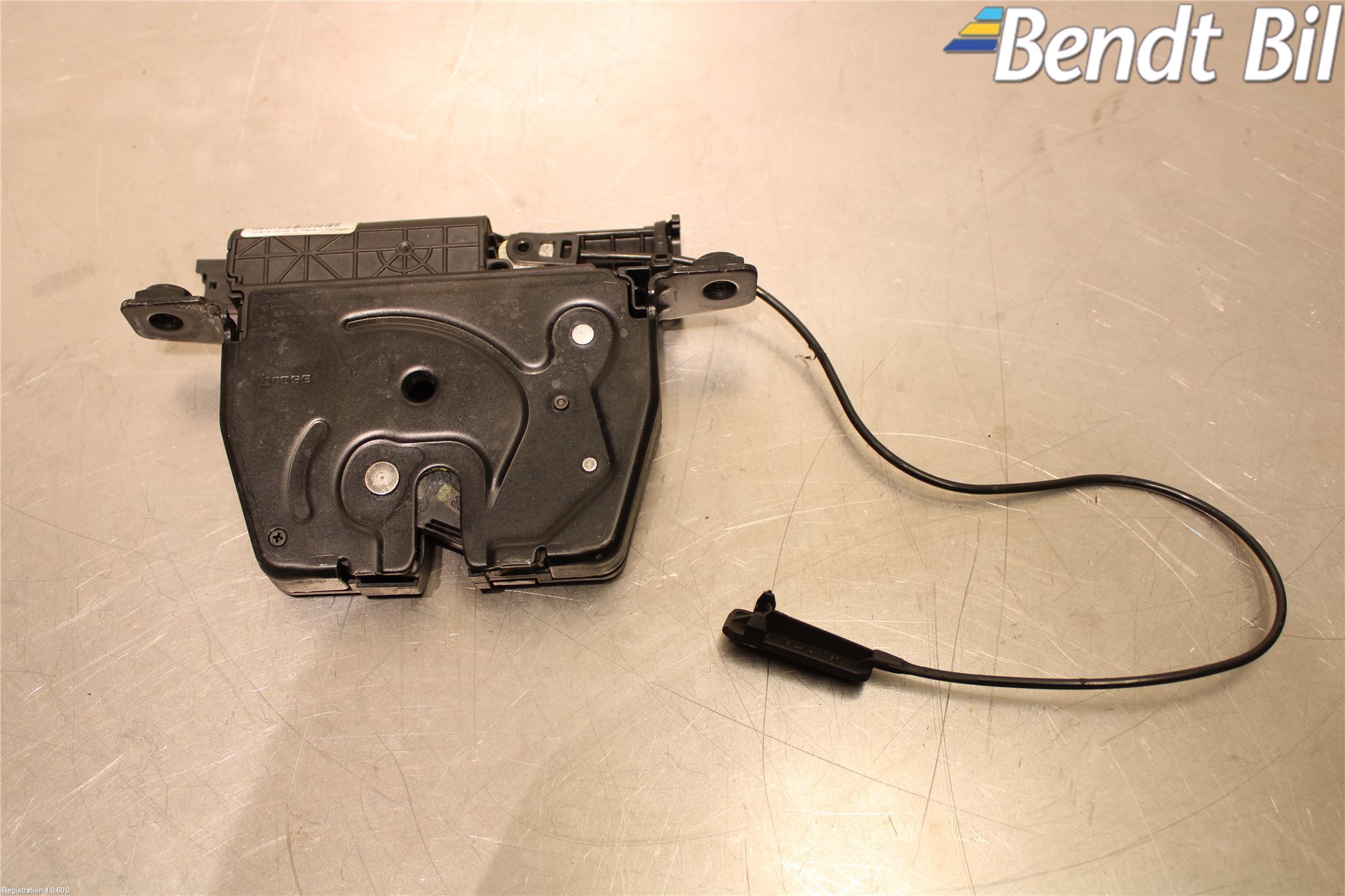 BMW X1 E84 10-15 Låskista Baklucka