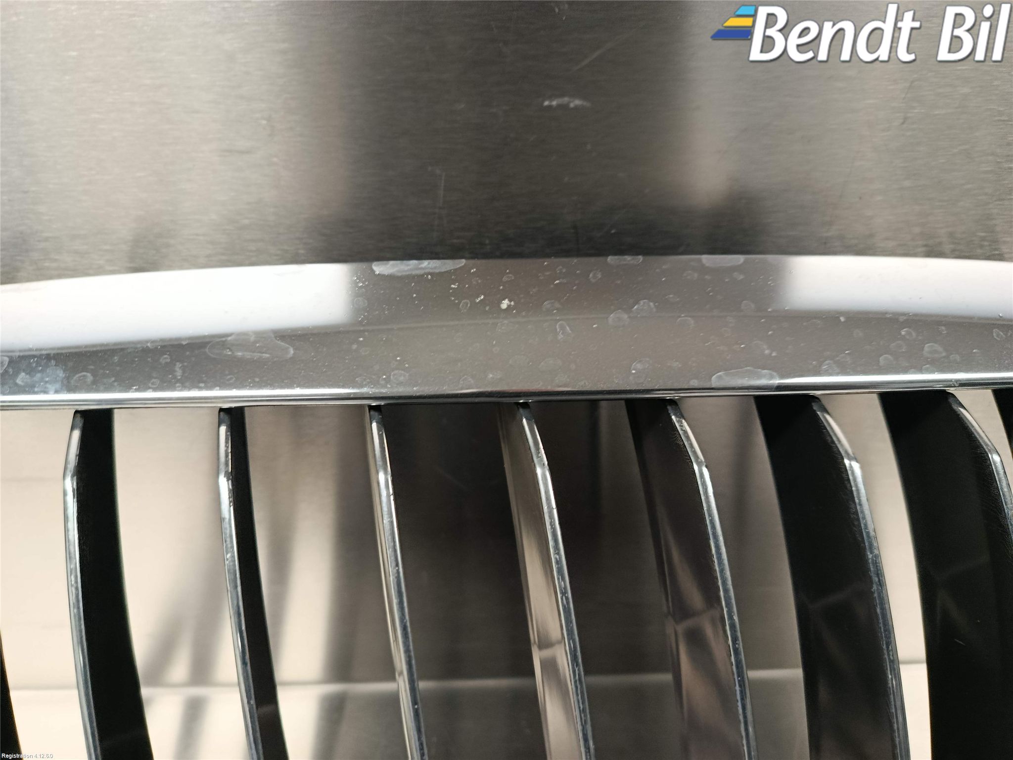 BMW 6 E63/64    02-10 Grilldel Höger