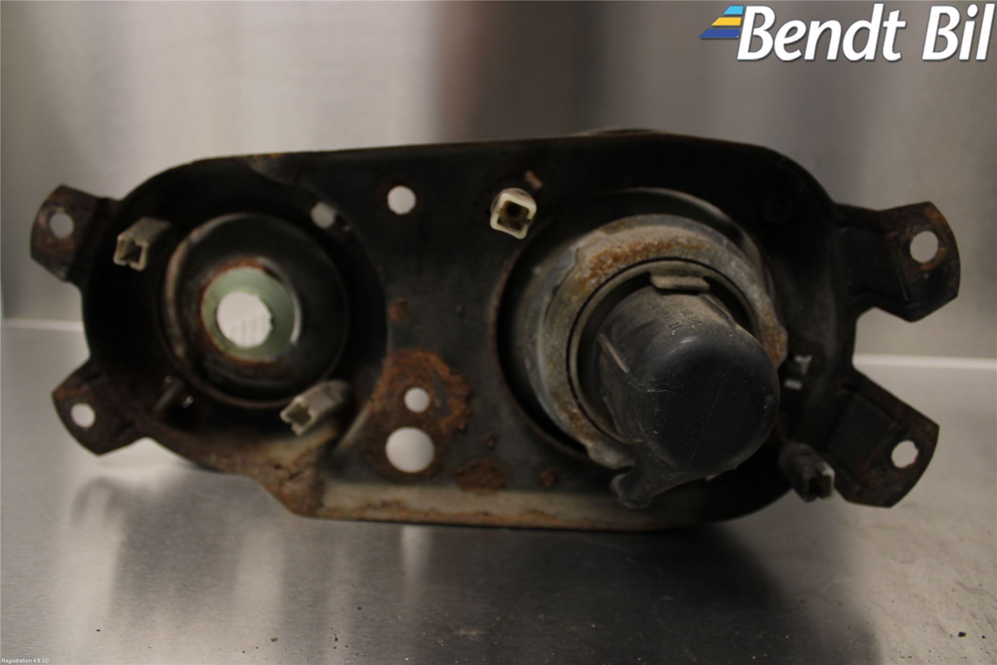 BMW 5 E28      81-88 Strålkastare Höger