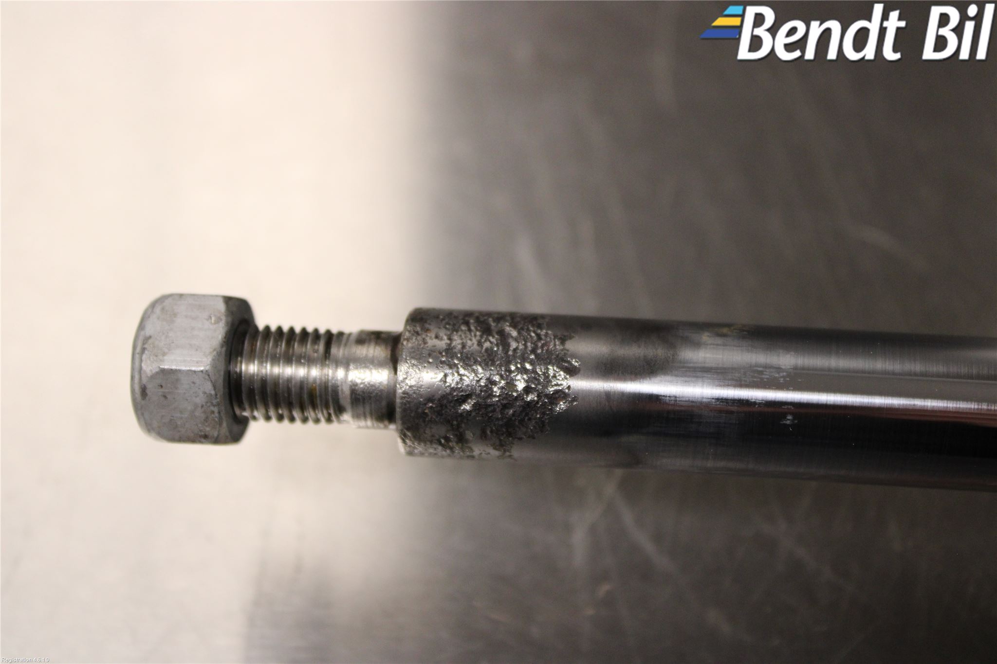 BMW 5 F10/F11/F18 09-17 Stötdämpare Bak