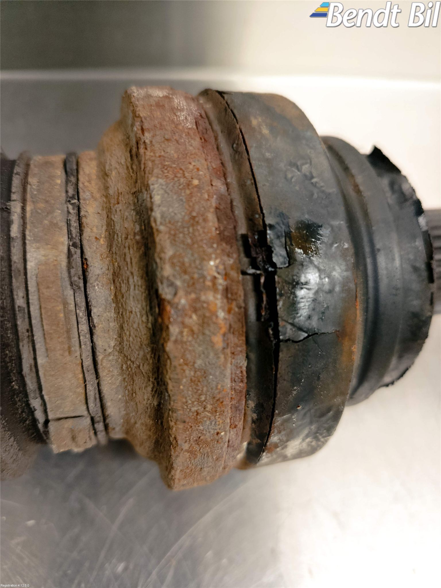 BMW 7 F01/02/03/04 09-15 Drivaxel Bak Höger
