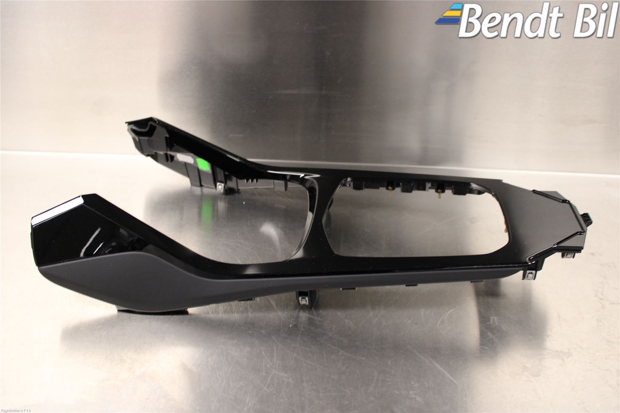 BMW 1 F40 19- Instrumentkonsoll Mitt