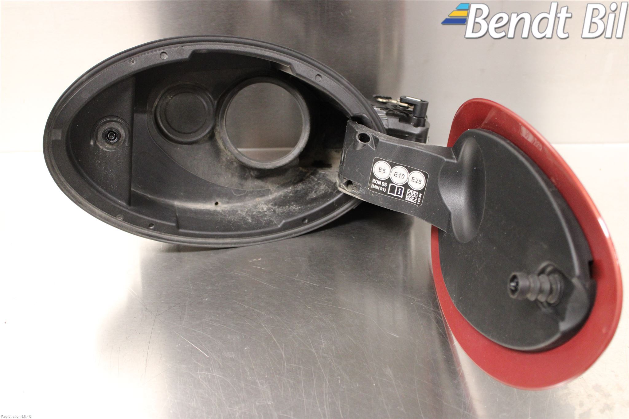 Mini COOPER CLUBMAN F54 16- Tanklucka