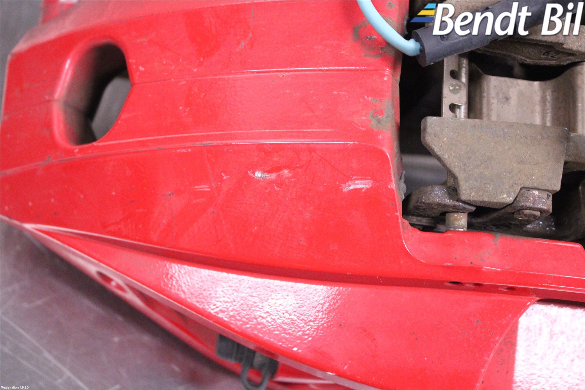 BMW 5 G30/G31/F90 17-23 Bromsok Fram Vänster