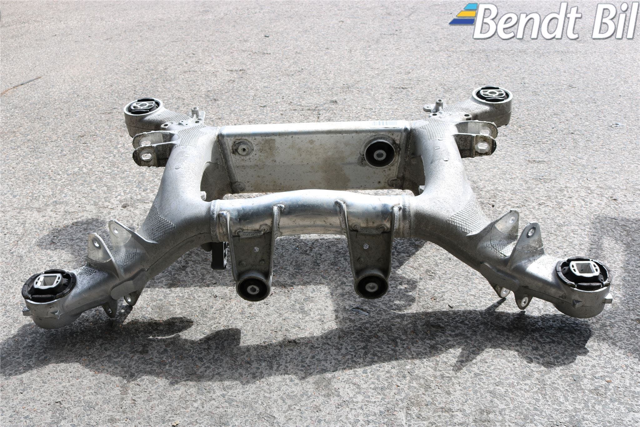 BMW 5 G30/G31/F90 17-23 Bakaxelbalk