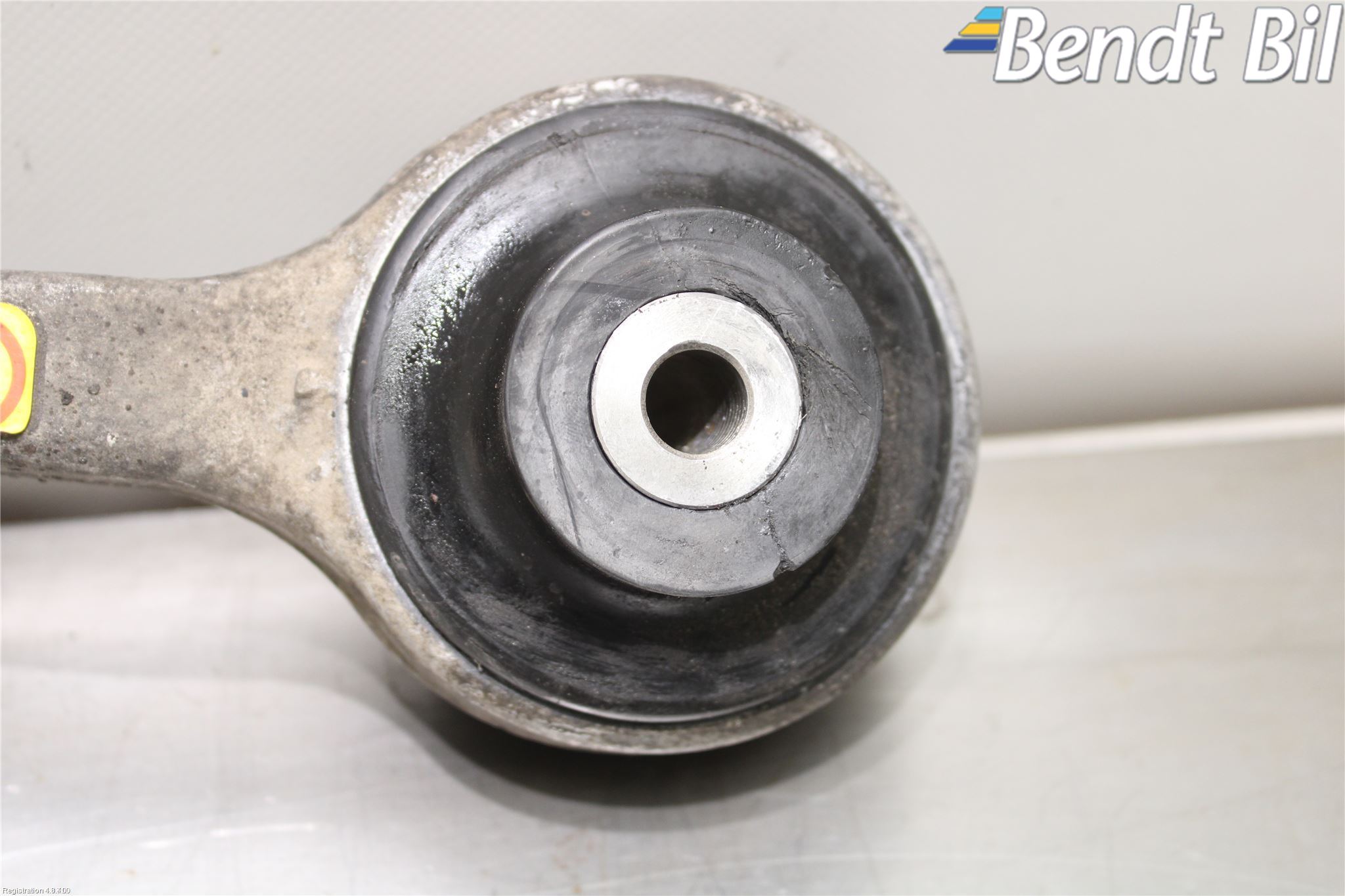 BMW 5 E60/61 Sed/Tou 02-10 Bärarm Fram Undre Vä