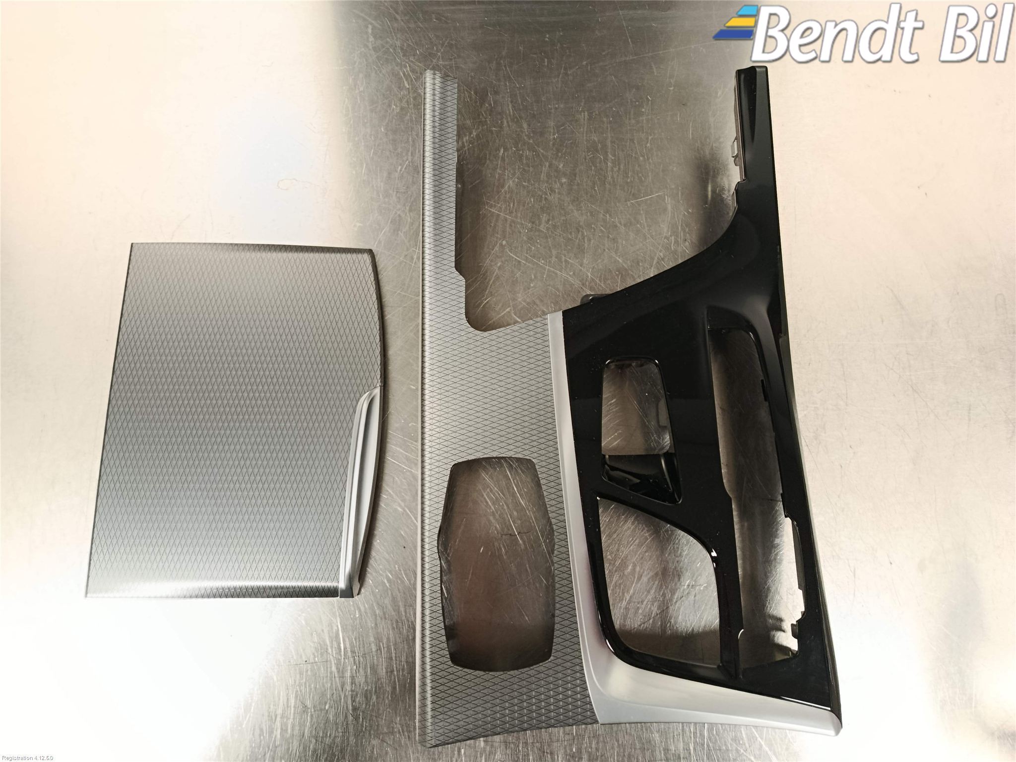 BMW 5 G30/G31/F90 17-23 Instrumentkonsoll Mitt