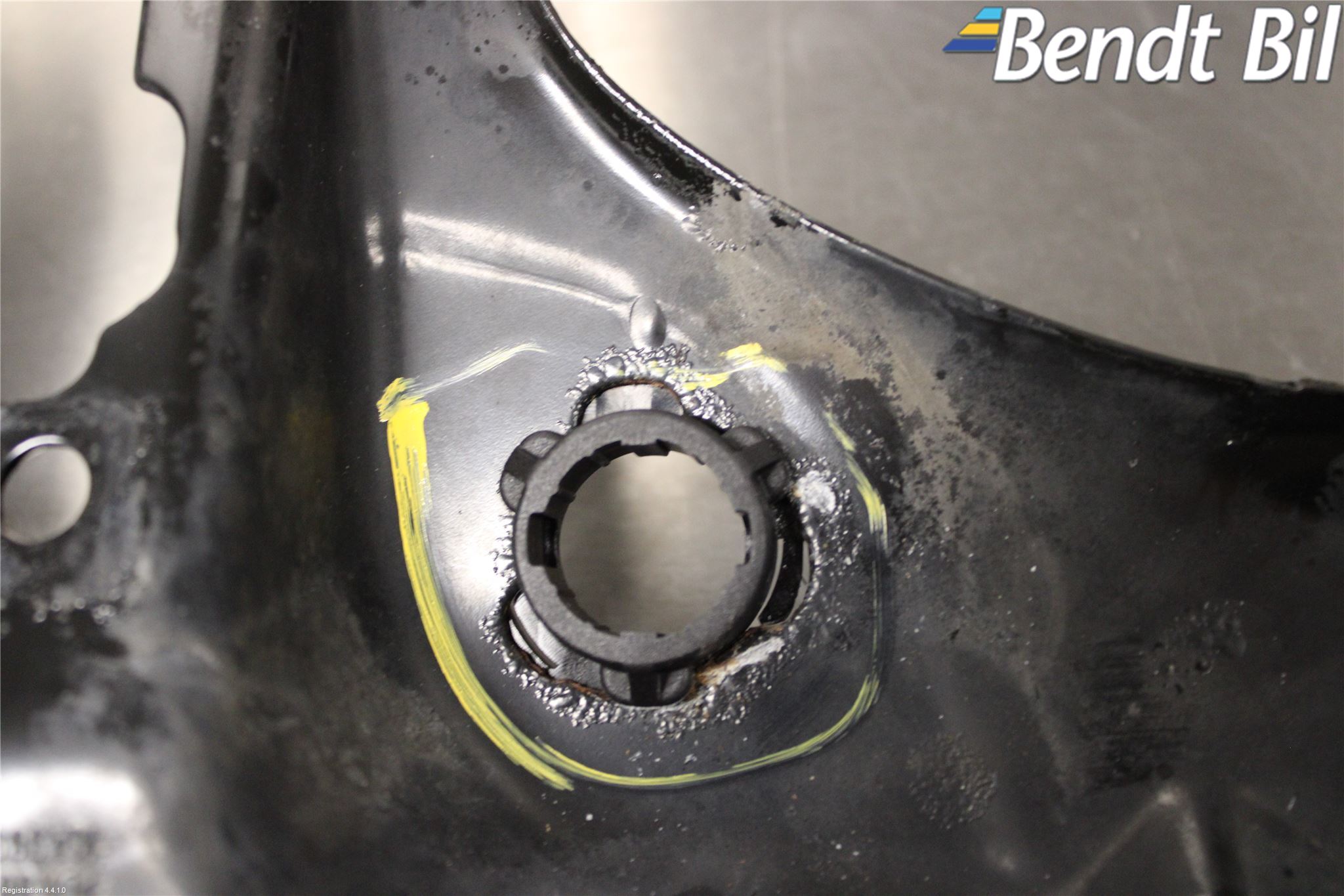 BMW 3 F30/F31/F80 12-19 Front Huvlåsplåt-Balk