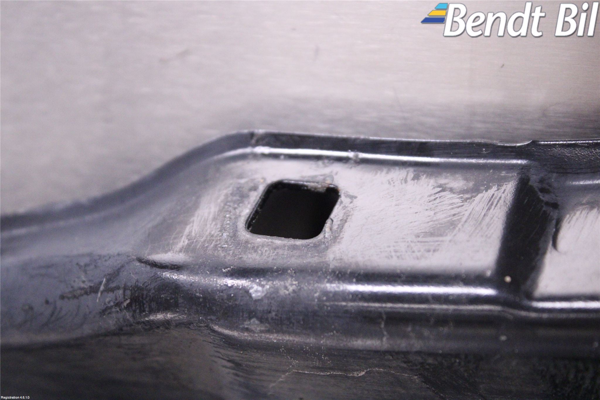 BMW 3 F30/F31/F80 12-19 Front Huvlåsplåt-Balk