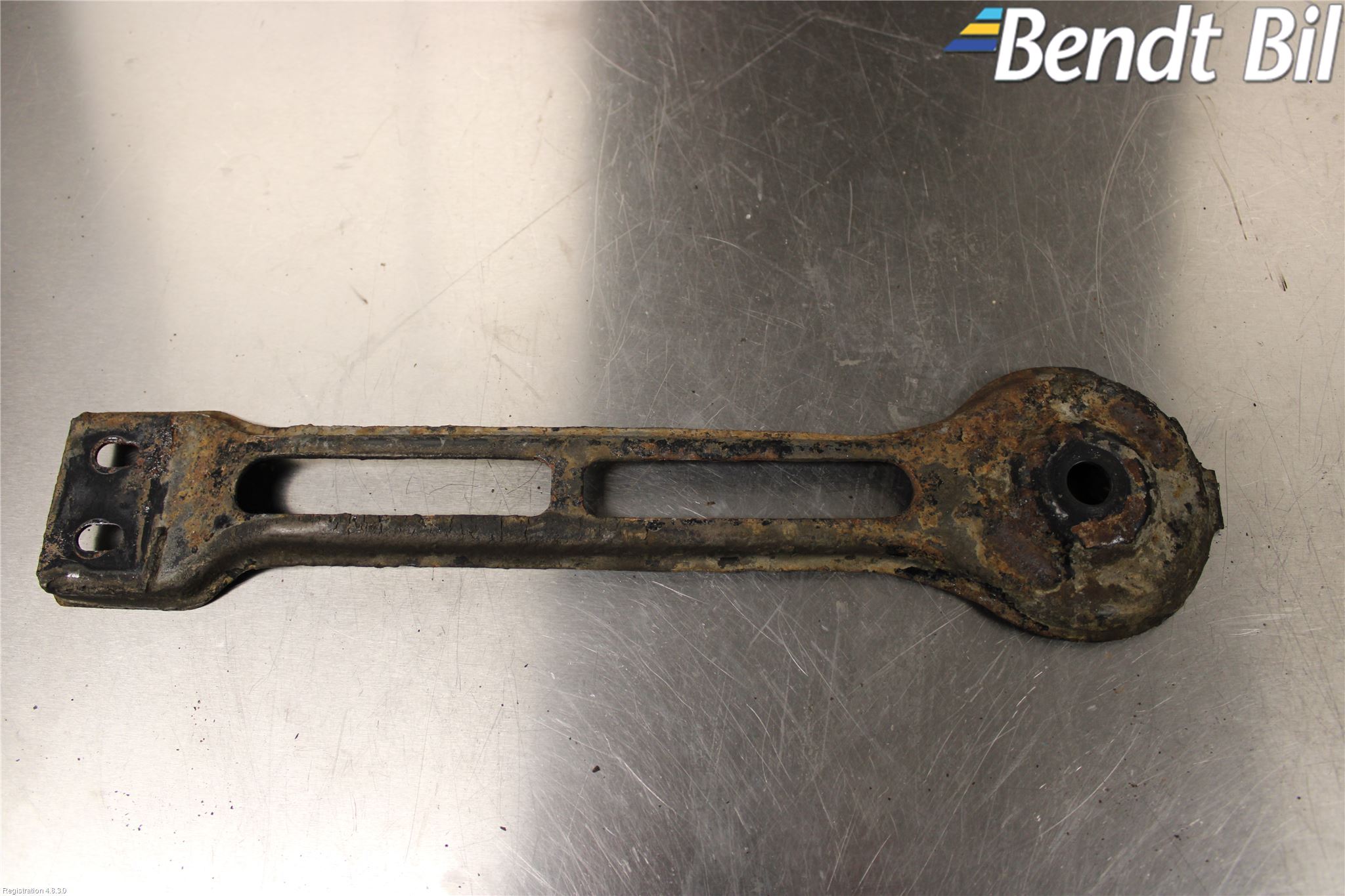 BMW 5 E28      81-88 Bärarm Bak Vä-Hö