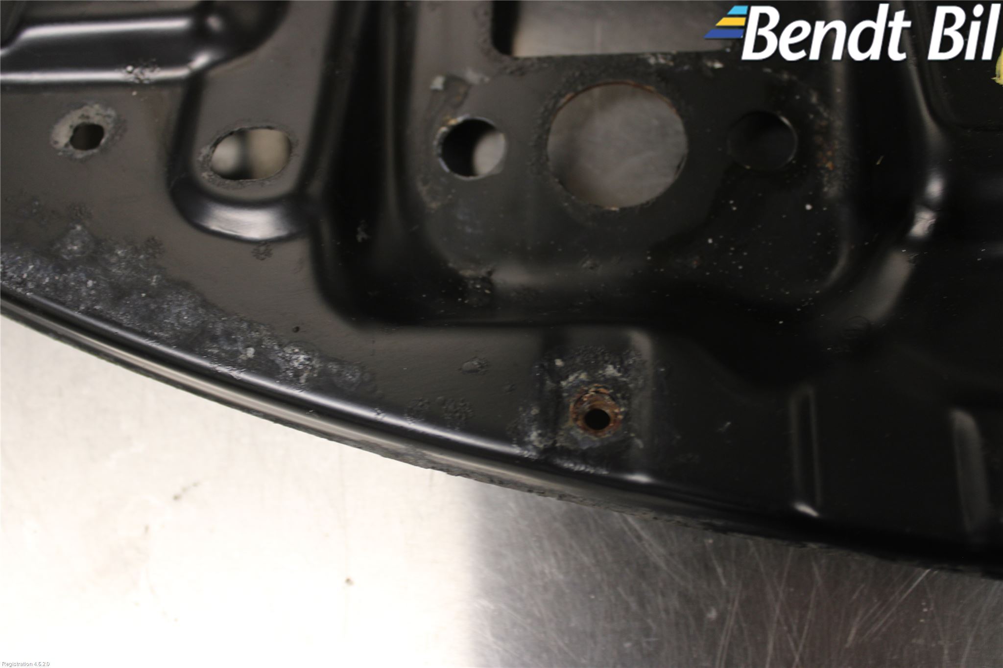 Saab 9-3 VER2/VER3 08-15 Front Huvlåsplåt-Balk