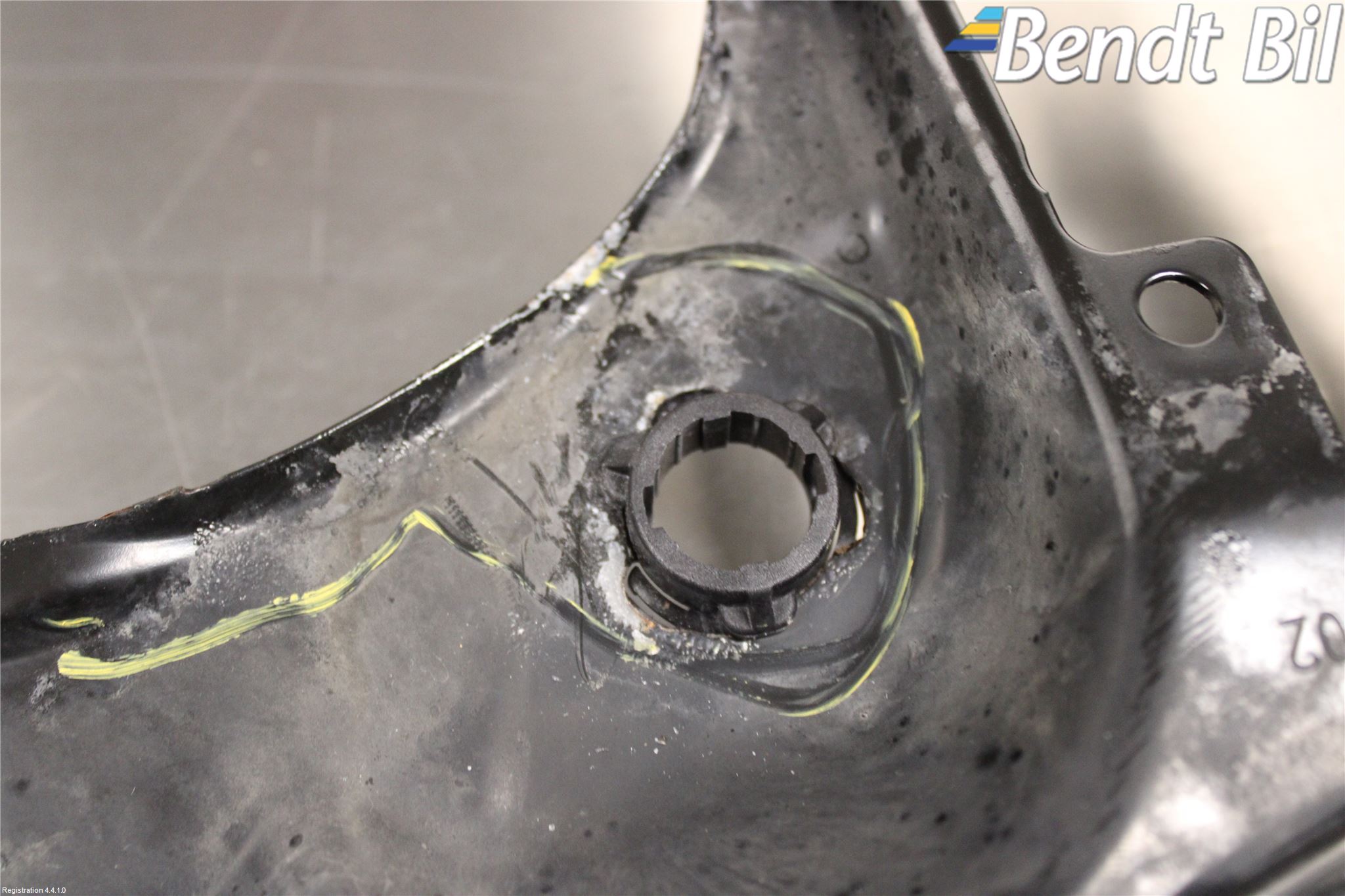 BMW 3 F30/F31/F80 12-19 Front Huvlåsplåt-Balk
