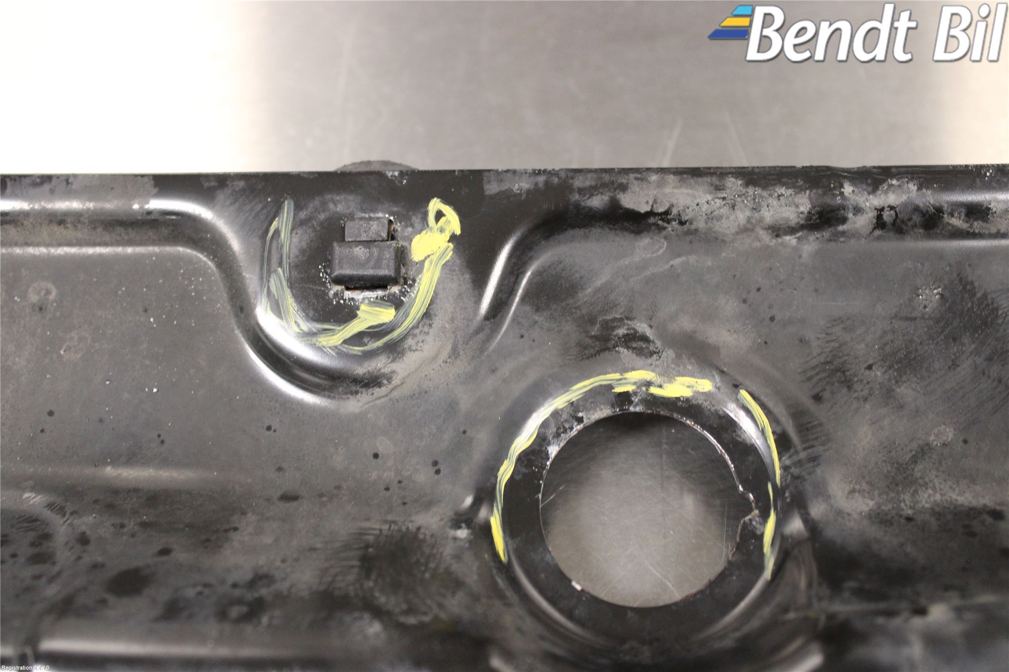 BMW 3 F30/F31/F80 12-19 Front Huvlåsplåt-Balk