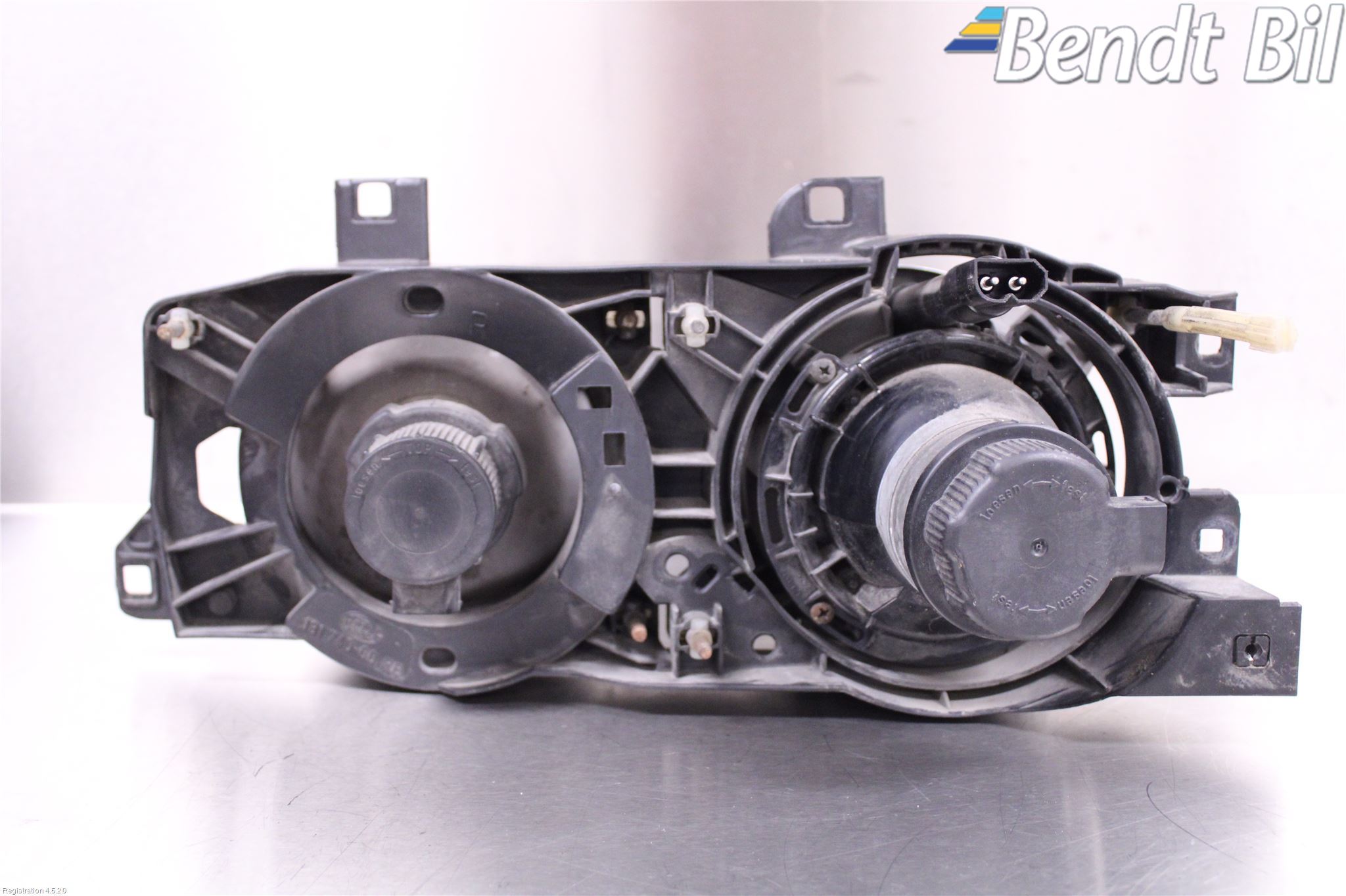 BMW 5 E34      88-96 Strålkastare Höger