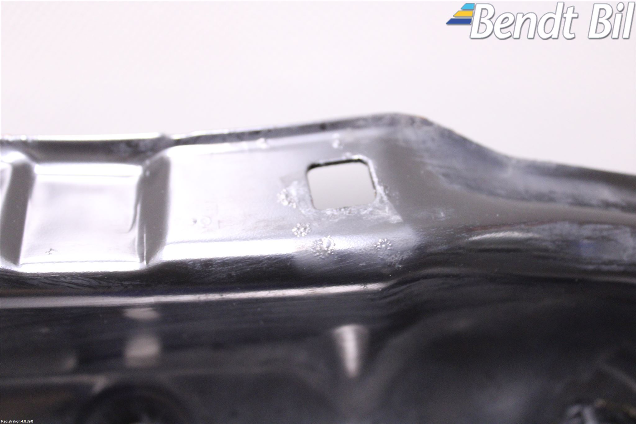 BMW 3 F30/F31/F80 12-19 Front Huvlåsplåt-Balk