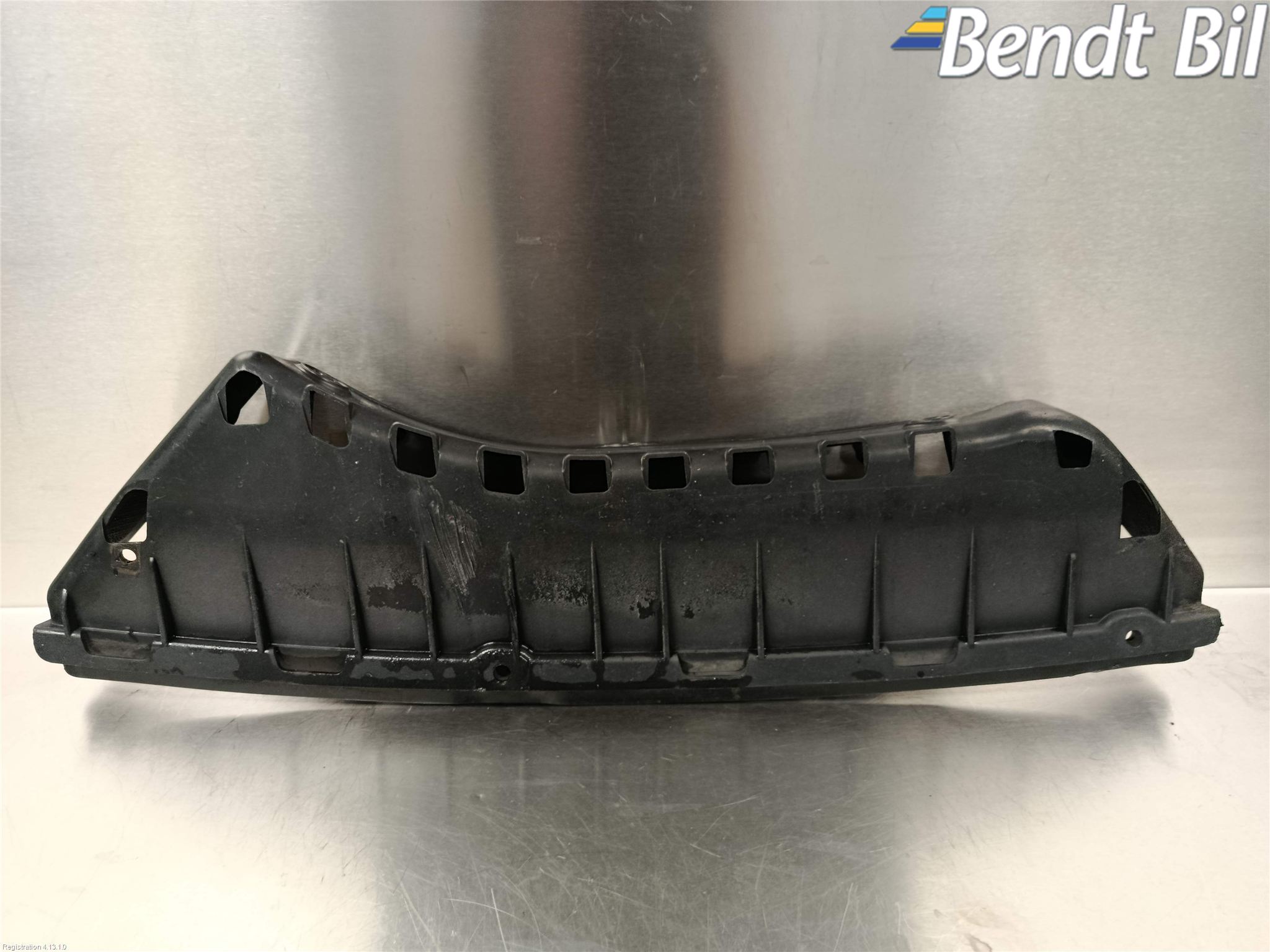 BMW 5 E60/61 Sed/Tou 02-10 Stötfångardel Bak Mitt