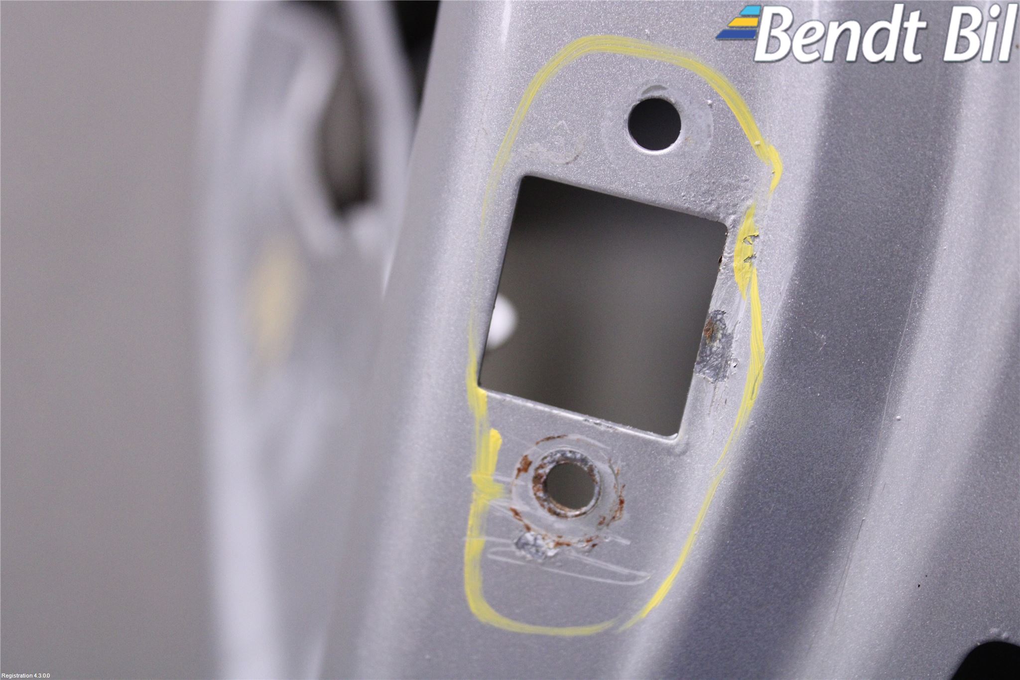 BMW 3 E90/91 SED/TOU 05-12 Dörr Fram Vänster