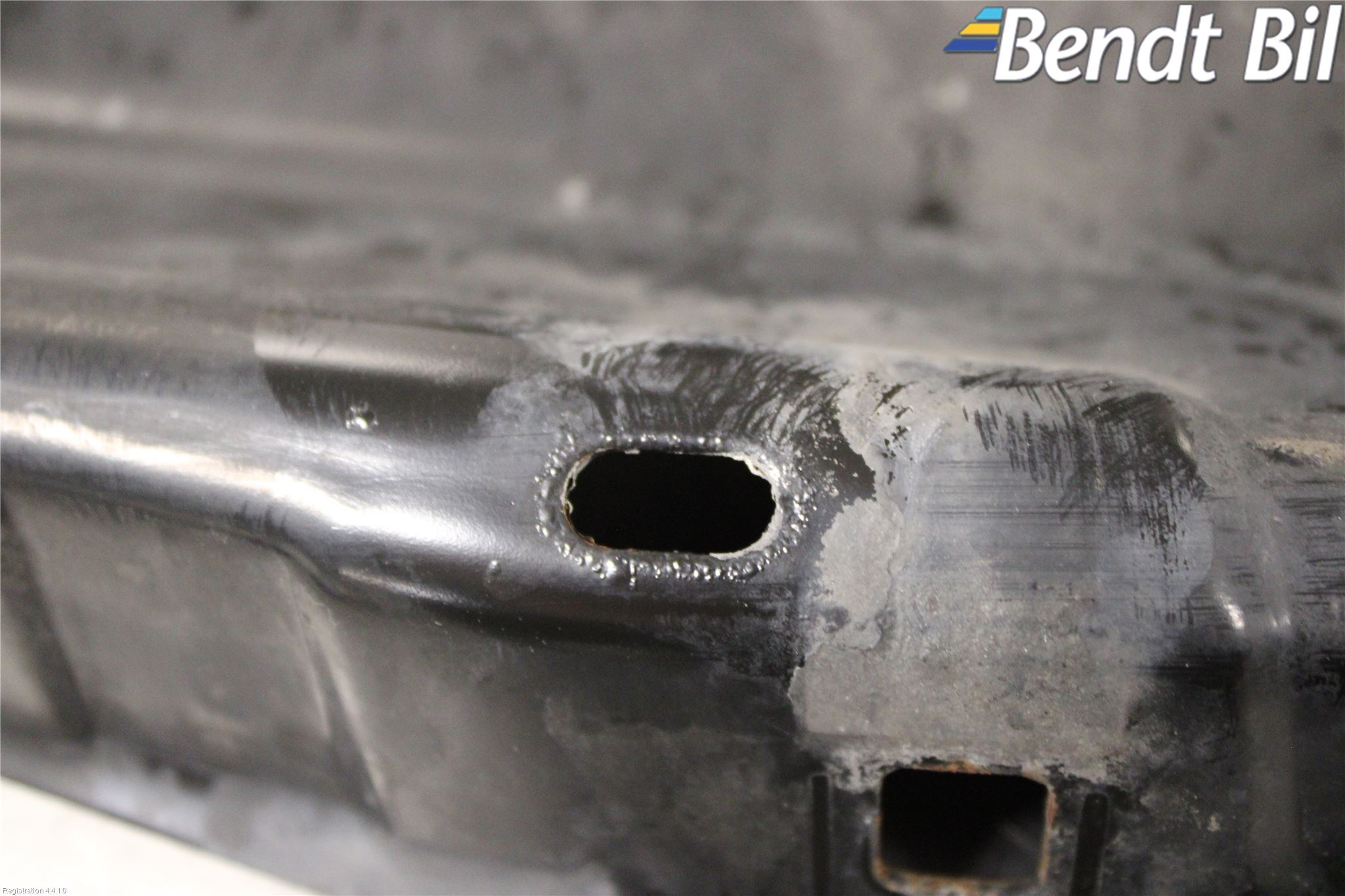 BMW 3 F30/F31/F80 12-19 Front Huvlåsplåt-Balk