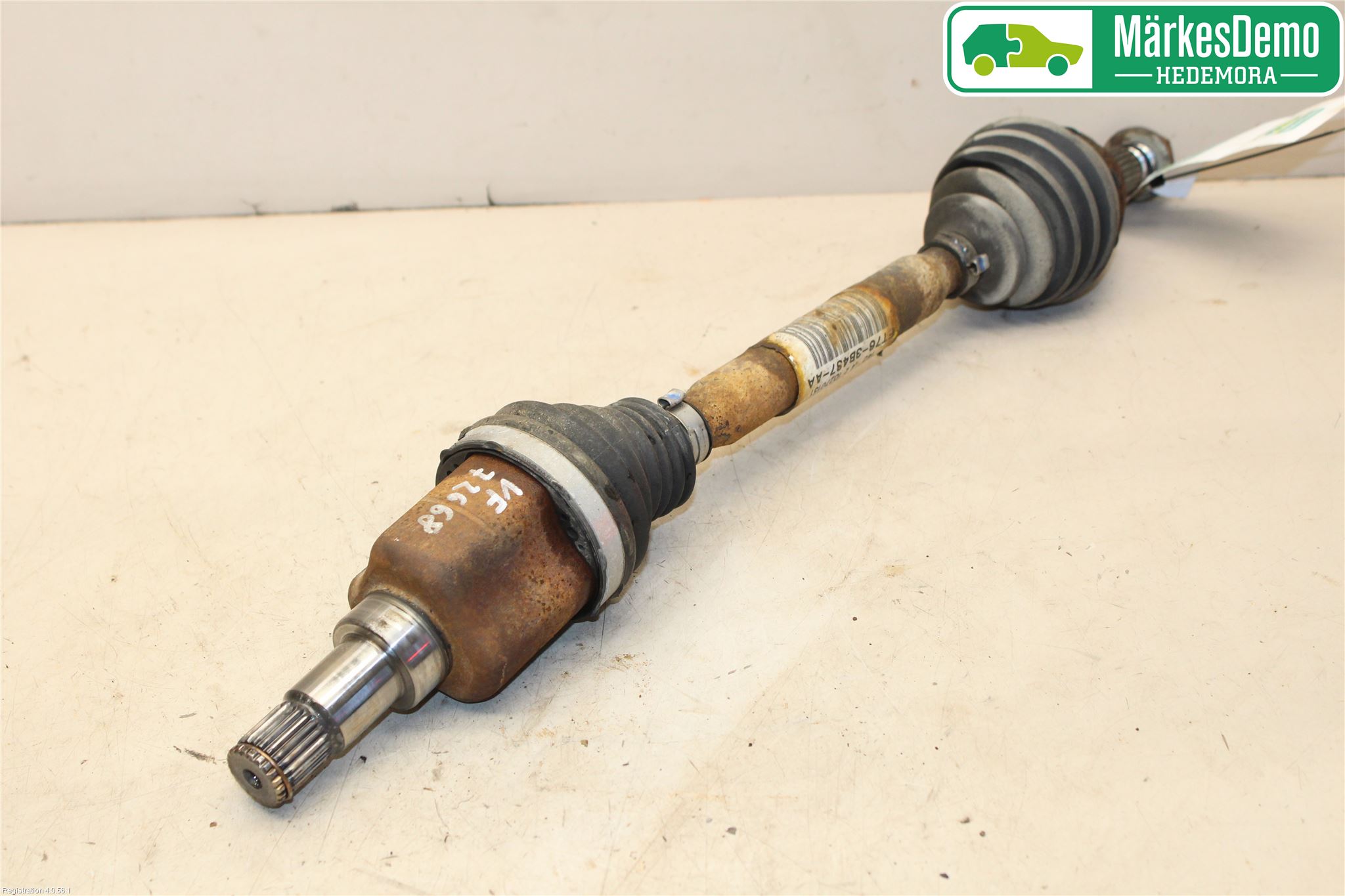 Ford TRANSIT/TOURNEO COURIER 13-23 Drivaxel Fram Vänster
