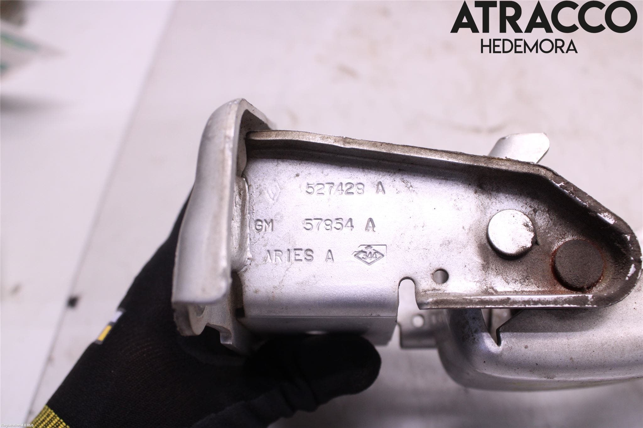 Opel VIVARO 01-14 Bakluckegångjärn Hö